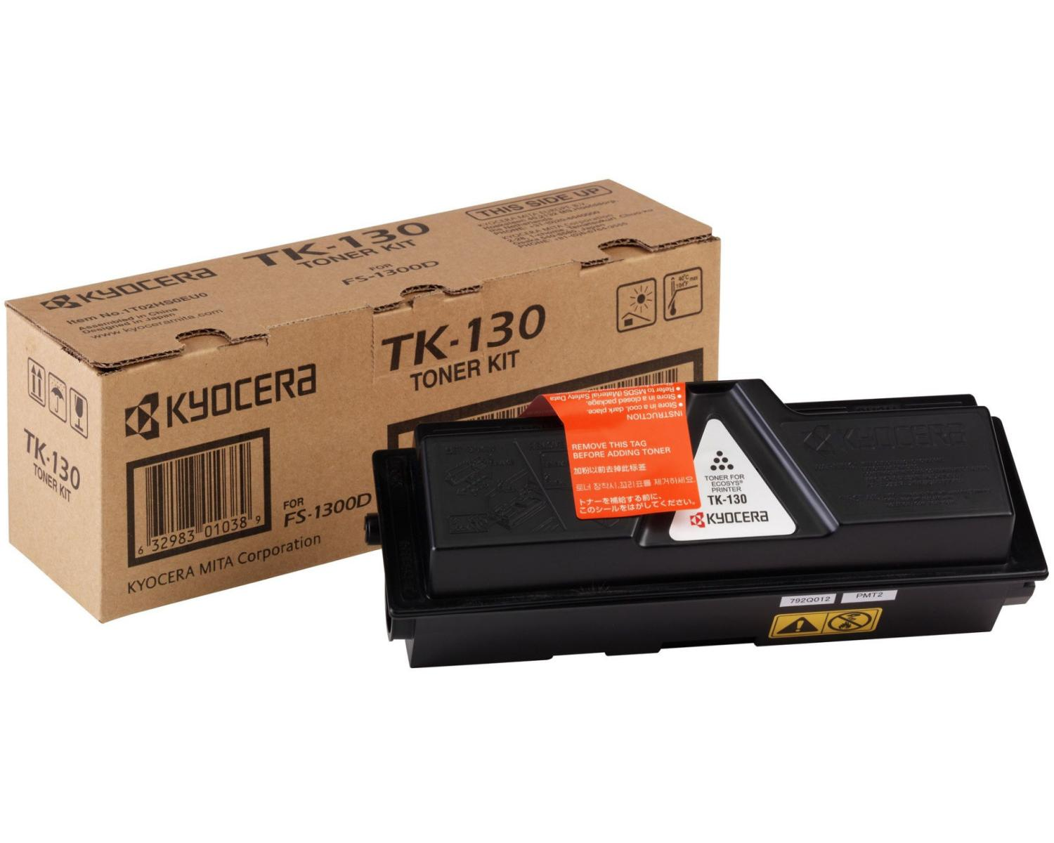 Vengono mostrati una scatola di toner Kyocera TK-130 e una cartuccia toner. La scatola è marrone ed etichettata.