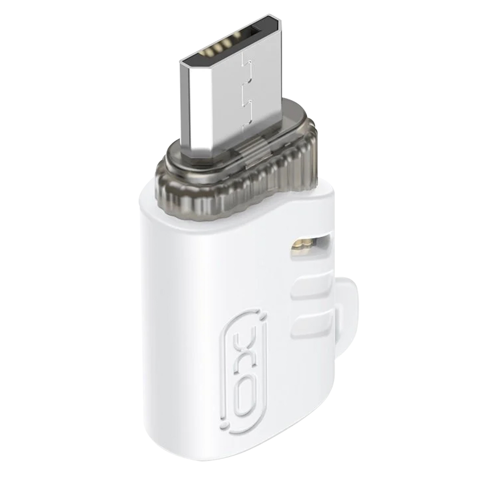 Un adattatore USB-C bianco con connettore argentato su sfondo bianco.
