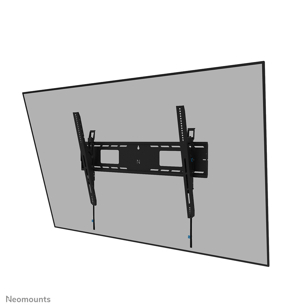 Een zwarte tv-muurbeugel is bevestigd aan een grote, grijze flatscreen-tv.