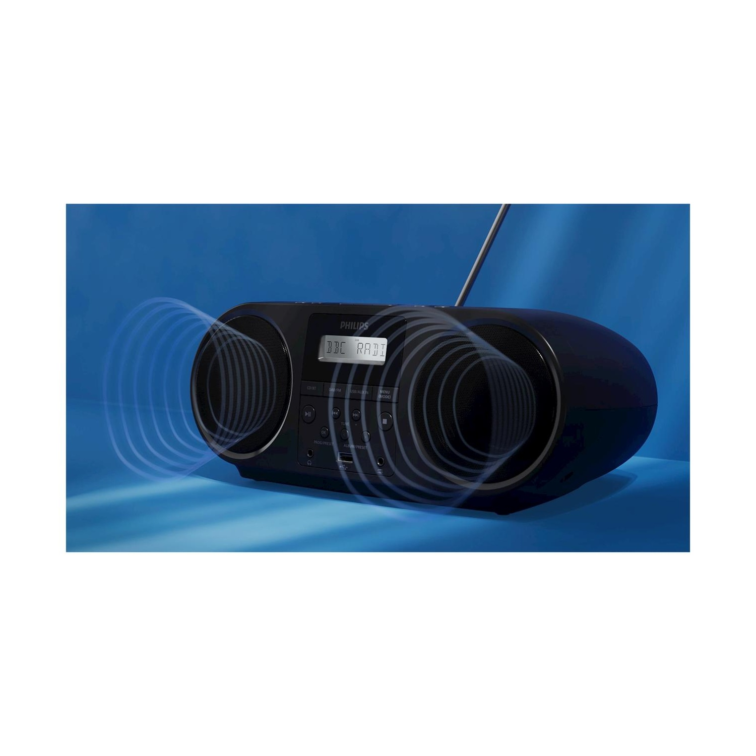 Een zwarte Philips boombox met een digitaal display waarop 'BBC RADIO' staat, op een blauwe achtergrond.