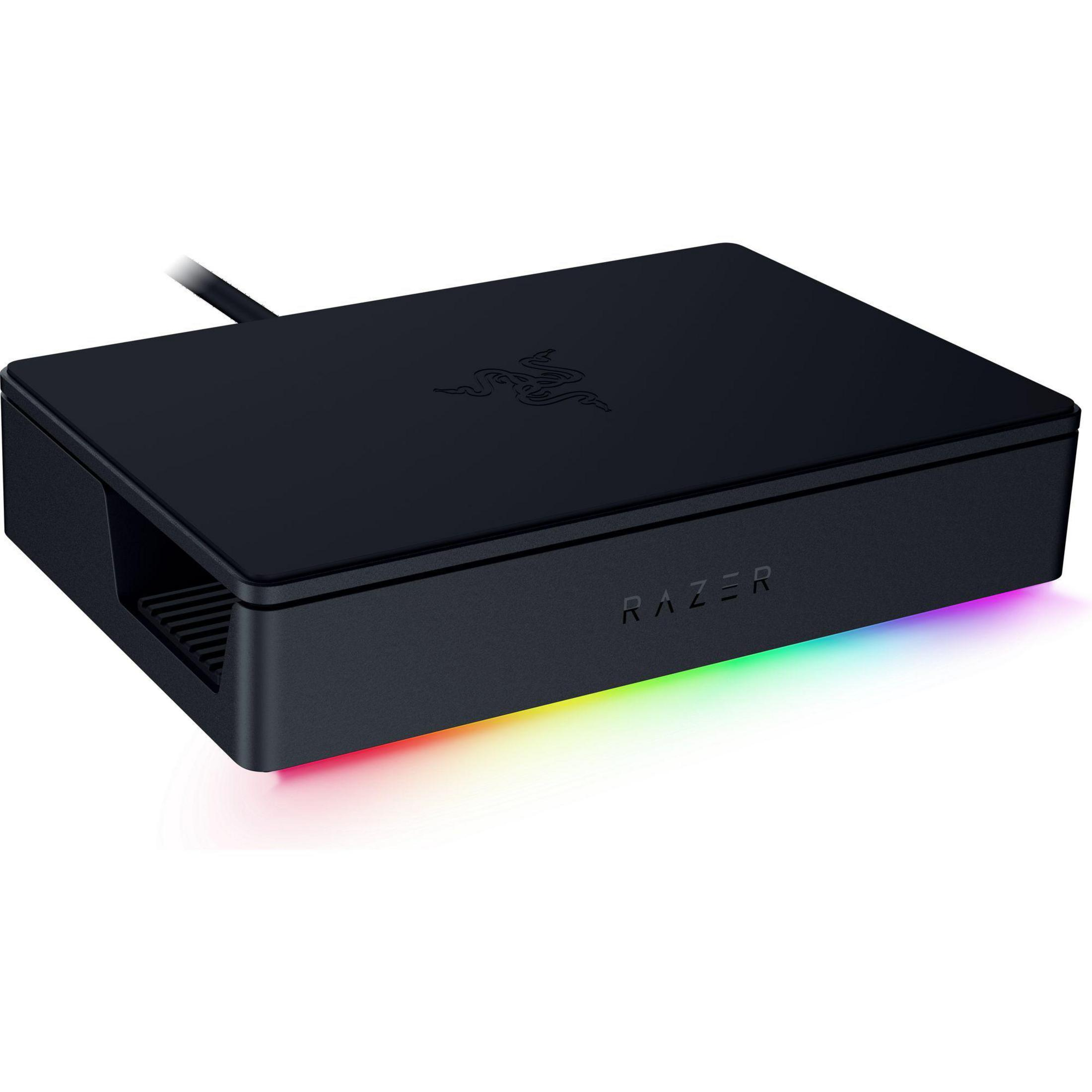 Un dispositivo Razer nero con illuminazione RGB in basso, su sfondo bianco.