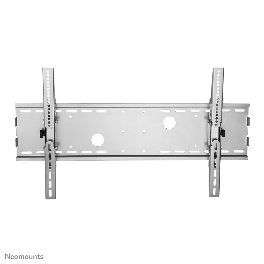 Een zilveren metalen tv-muurbeugel met verstelbare armen en montagegaten.