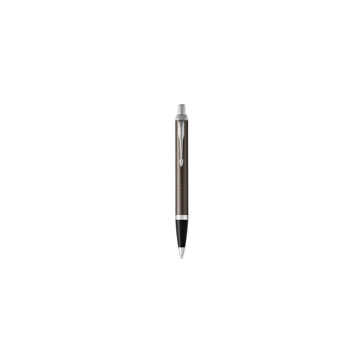 Una penna Parker marrone scuro con accenti argentati e clip a forma di piuma.