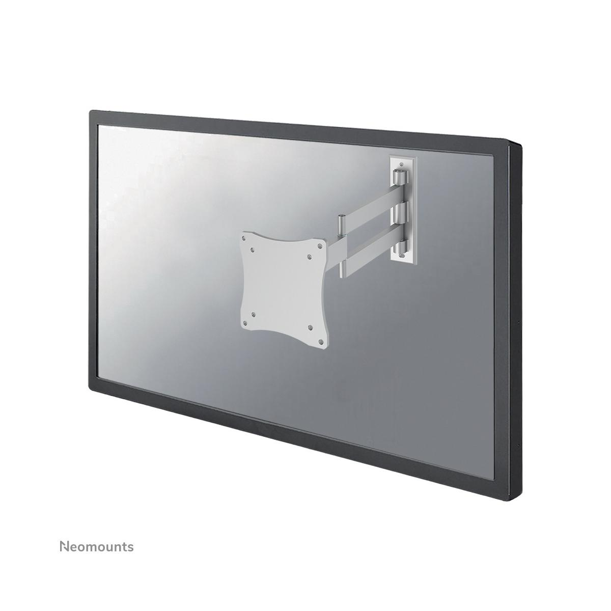 Achterkant van een flatscreen-tv met een zilveren scharnierende wandmontage.