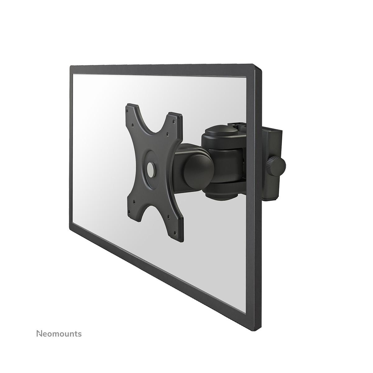 Een zwarte monitorarm met VESA-adapter bevestigd aan een monitor.