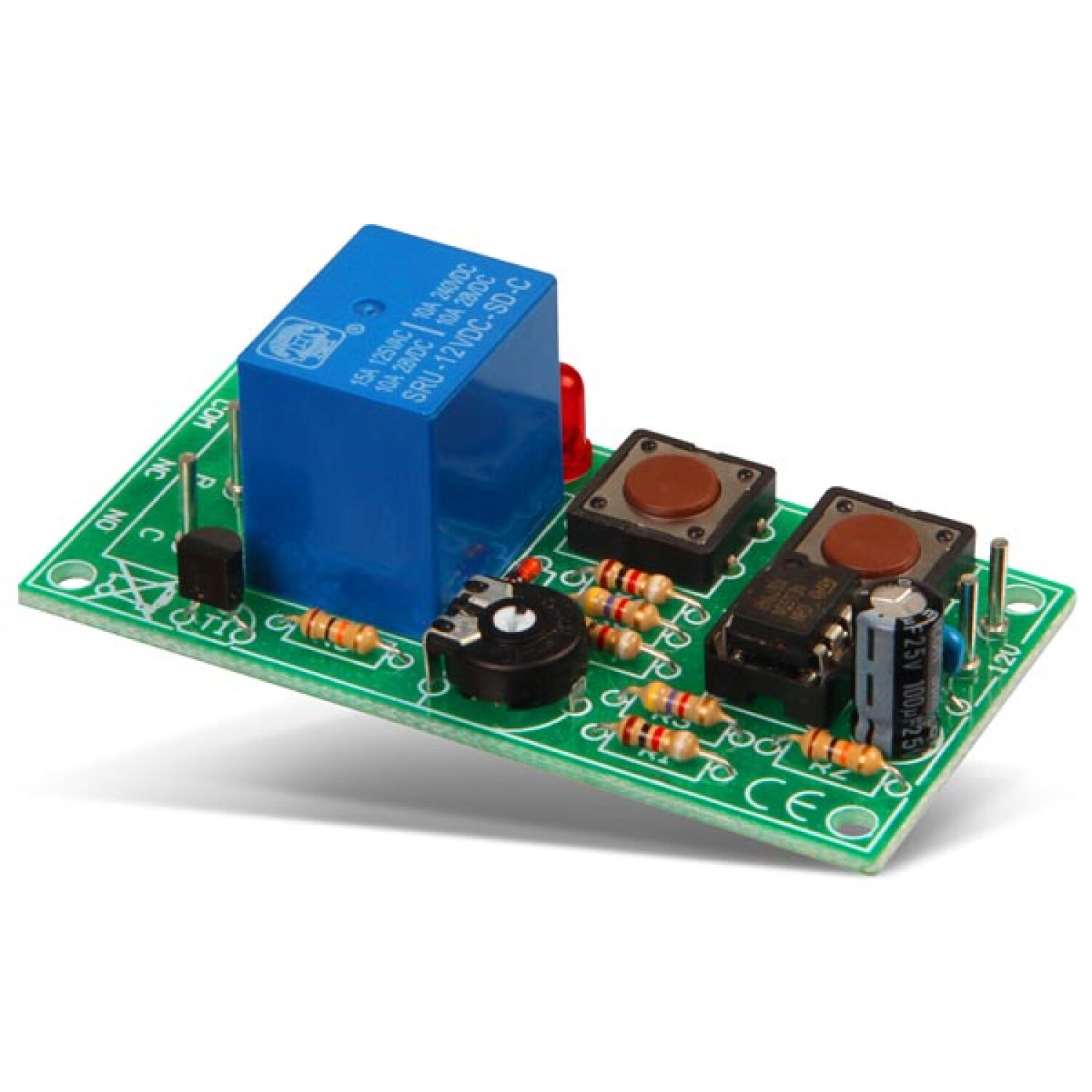 Scheda verde con relè blu, LED rosso, pulsanti, resistori, condensatore e potenziometro.