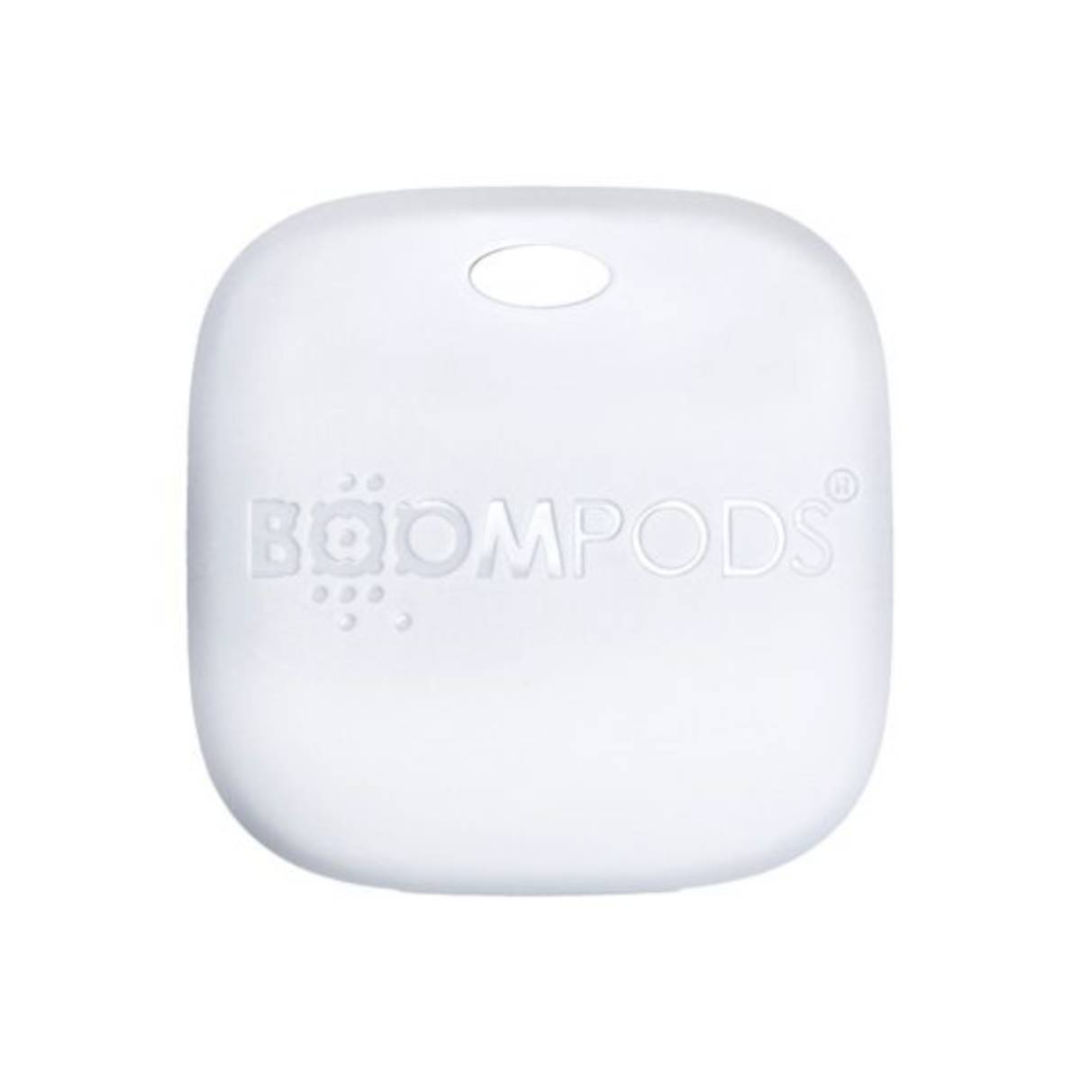 Oggetto bianco quadrato arrotondato con logo 'BOOMPODS' in rilievo e foro in alto.