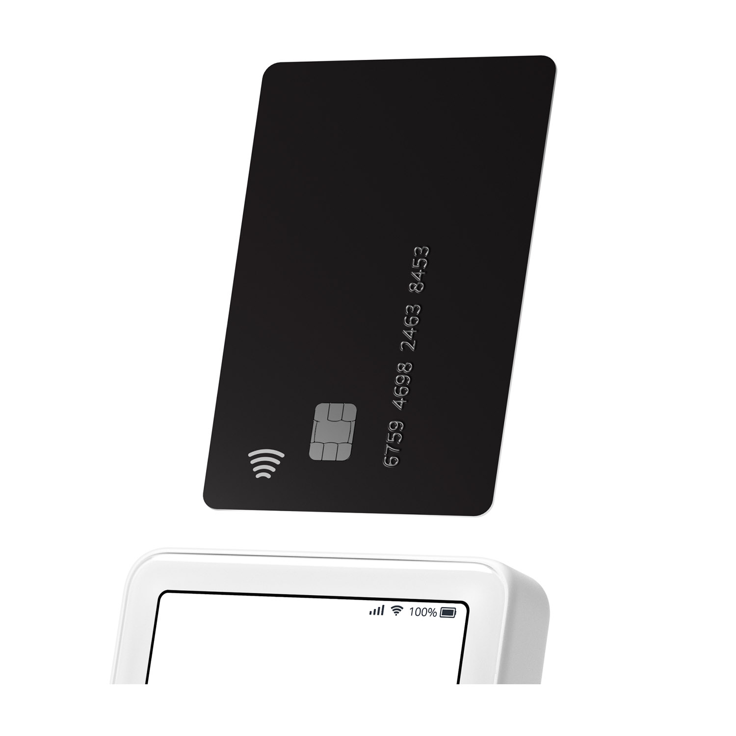 Schwarze Kreditkarte mit Chip und NFC über einem weißen Lesegerät.
