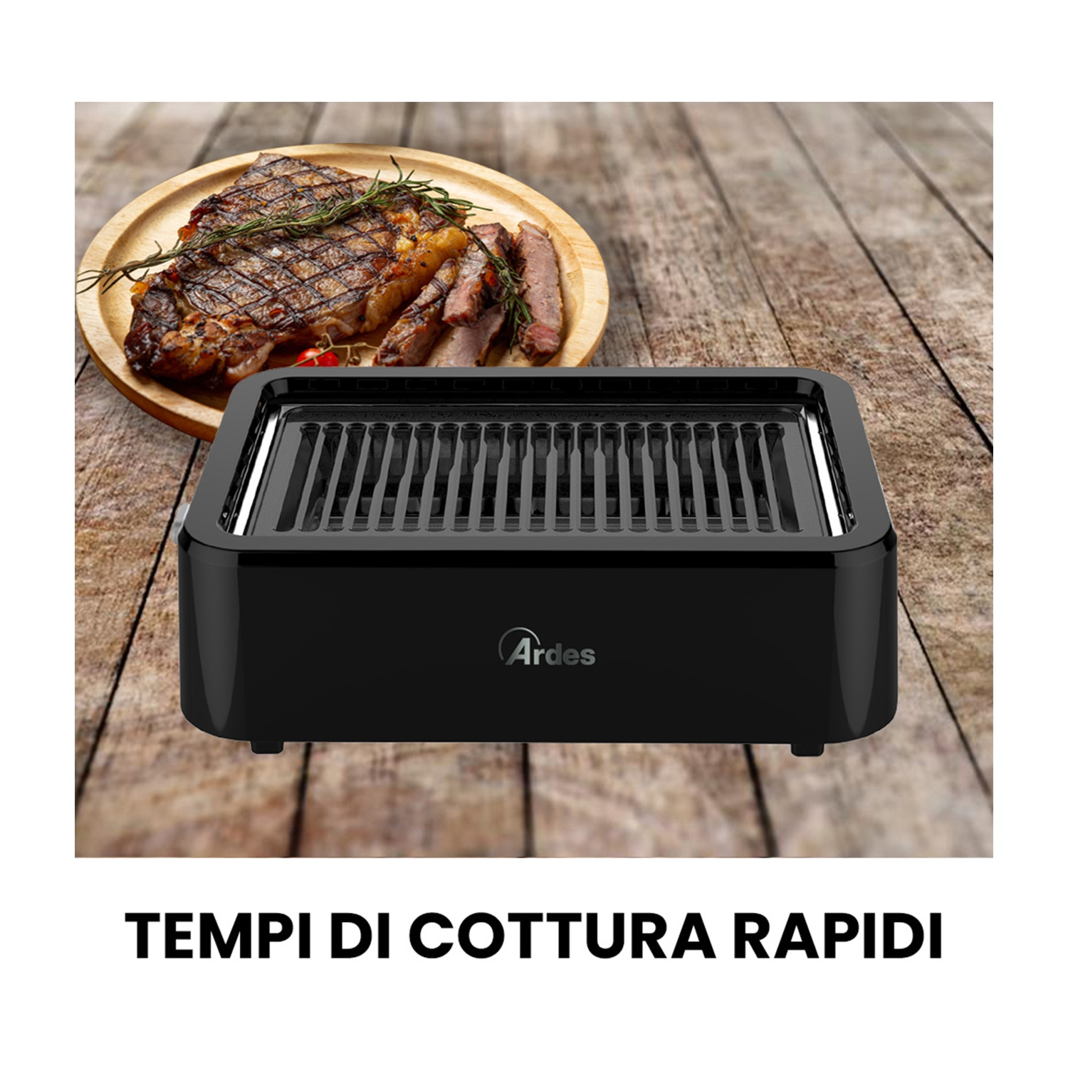 Una griglia Ardes nera con una bistecca cotta accanto su un piatto di legno.