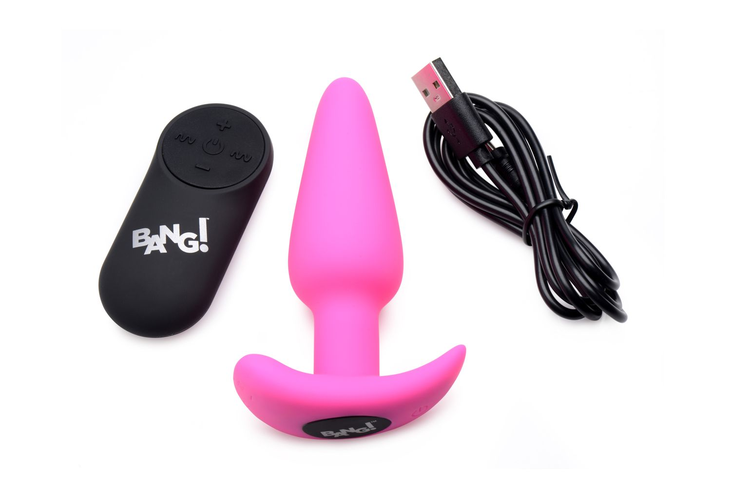 Ein pinker Butt Plug mit schwarzer Fernbedienung und USB-Ladekabel auf weißem Grund.