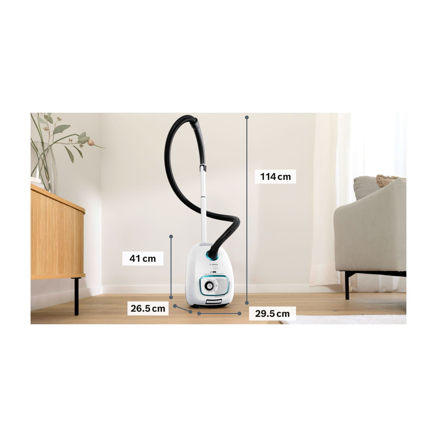 Biały odkurzacz Bosch z czarnym wężem. Wymiary: 114cm W, 41cm S, 26,5cm G, 29,5cm D.