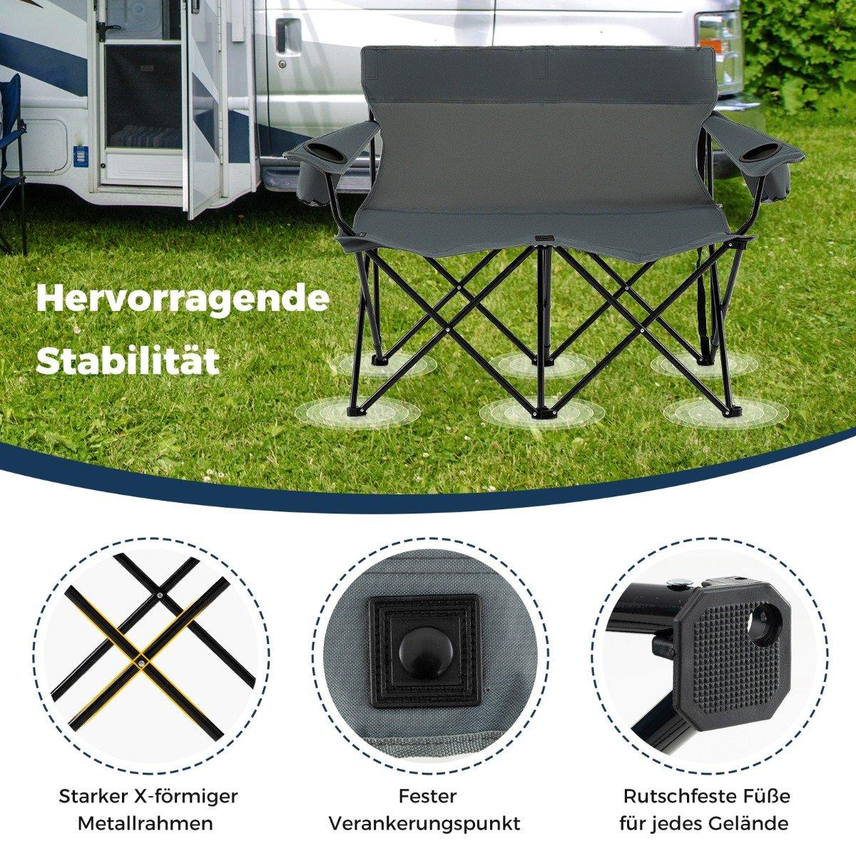 Una silla de camping gris con marco resistente y pies antideslizantes se sienta sobre césped cerca de una RV.