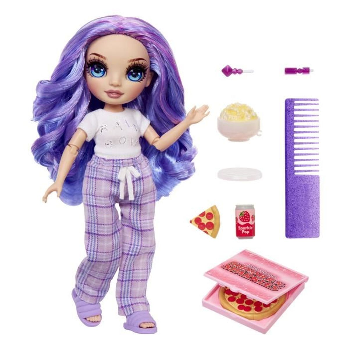 Una bambola con capelli viola indossa un pigiama. Accessori: pizza, popcorn, pettine.