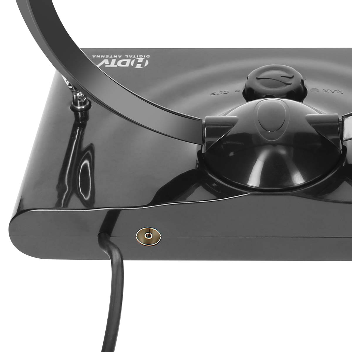 Schwarze HDTV-Digitalantenne mit gebogener Schlaufe und sichtbarem Stromeingangsanschluss.