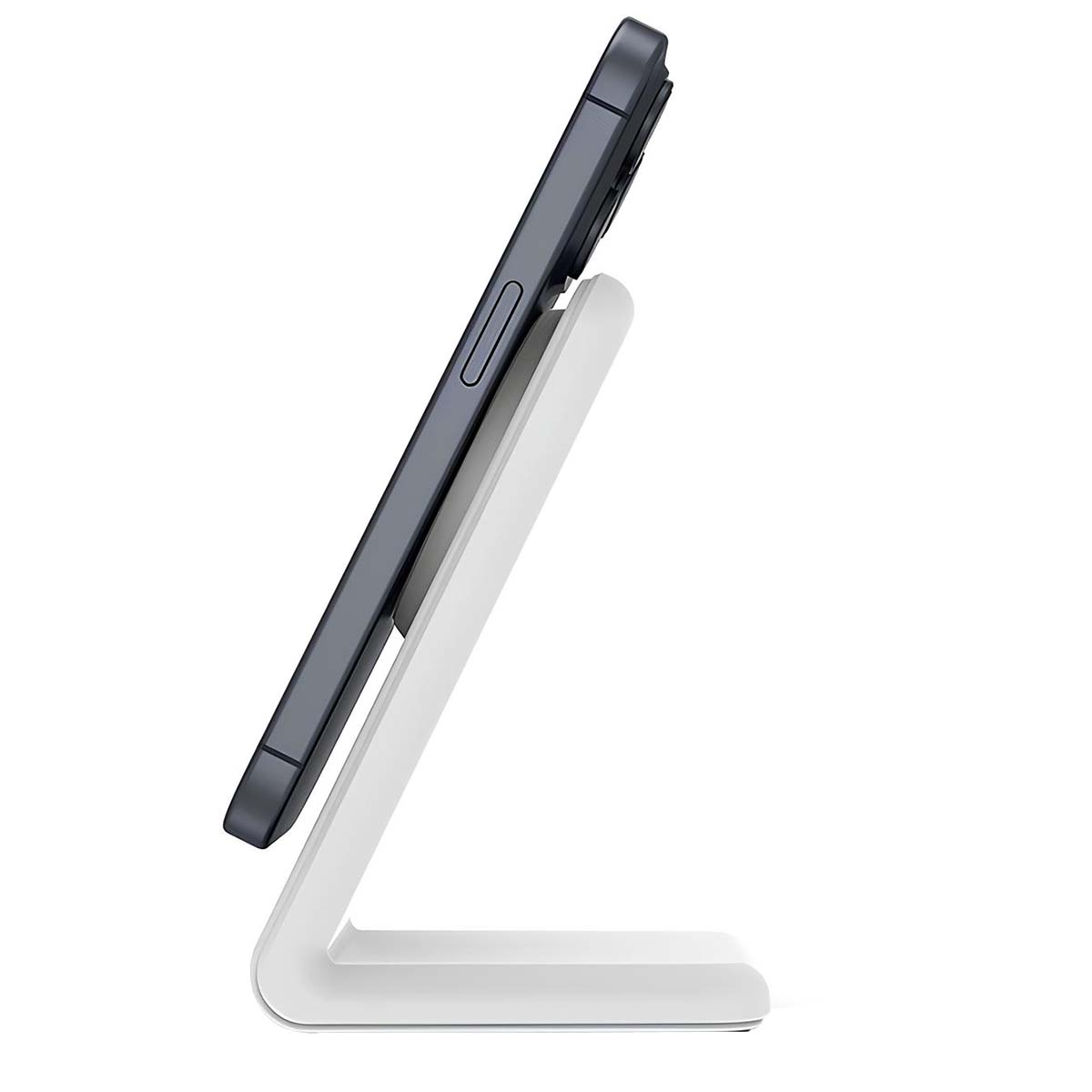 Ein dunkelgraues Smartphone ruht auf einem weißen, abgewinkelten Ständer vor weißem Hintergrund.