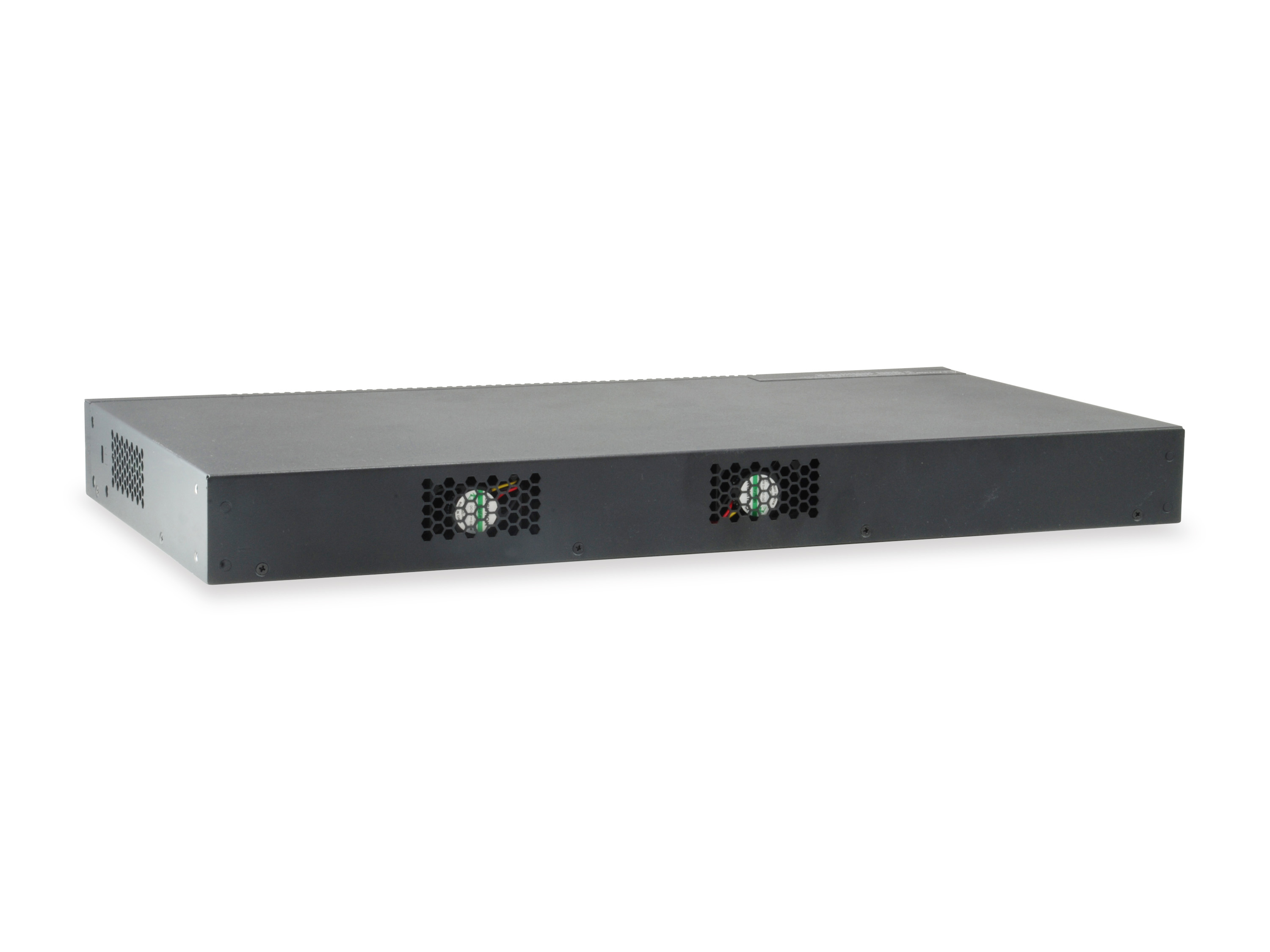 Un dispositivo nero da rack con due griglie di ventilazione frontali, su sfondo bianco.