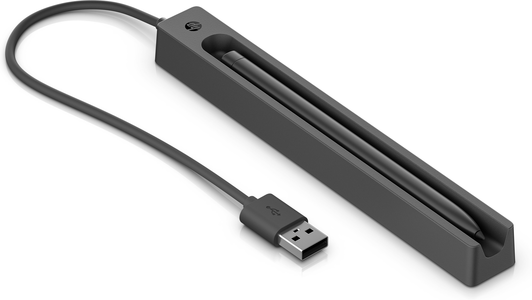 Uno stilo HP nero riposa in una base di ricarica nera con cavo USB.