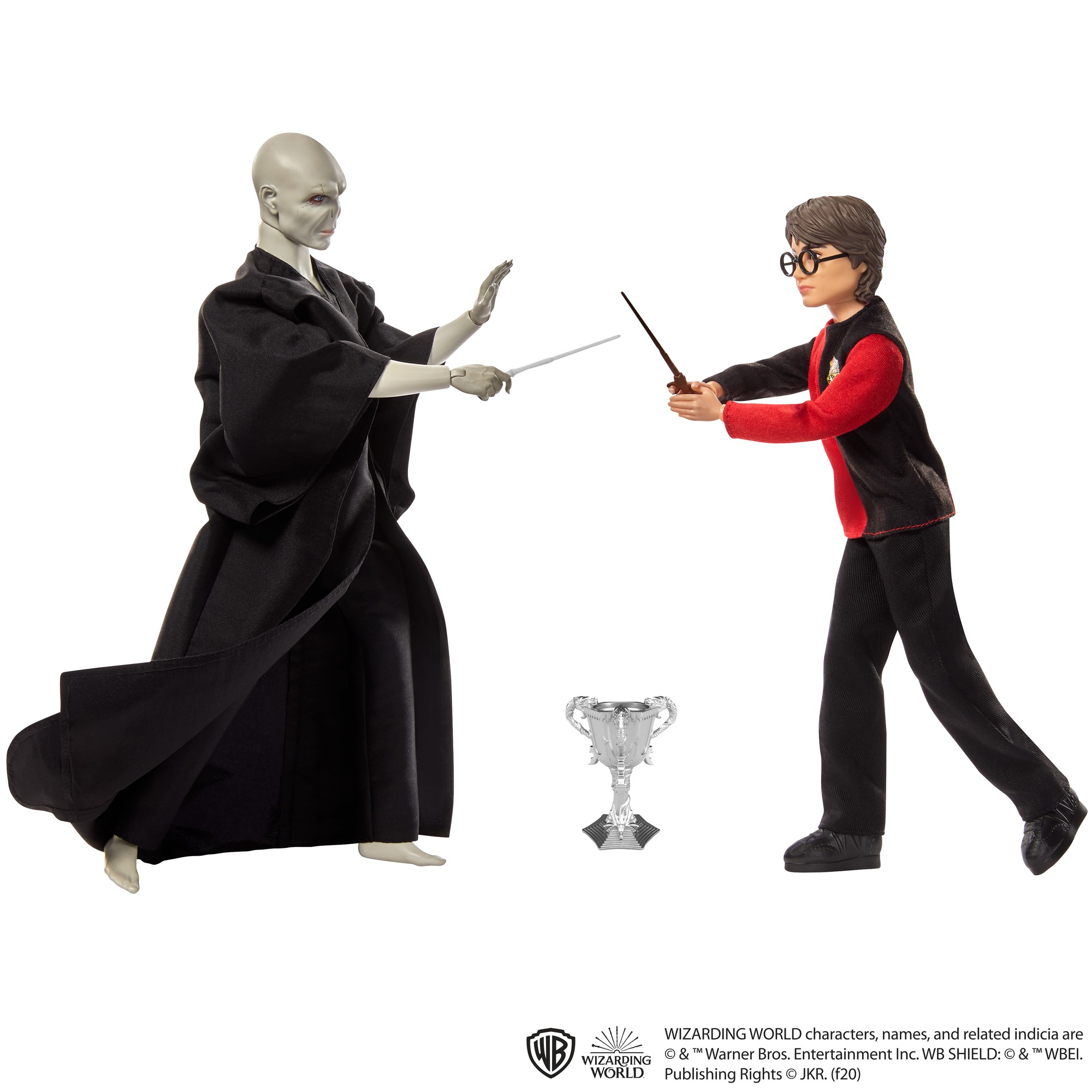Bambole di Voldemort e Harry Potter una di fronte all'altra con bacchette, un trofeo al centro.