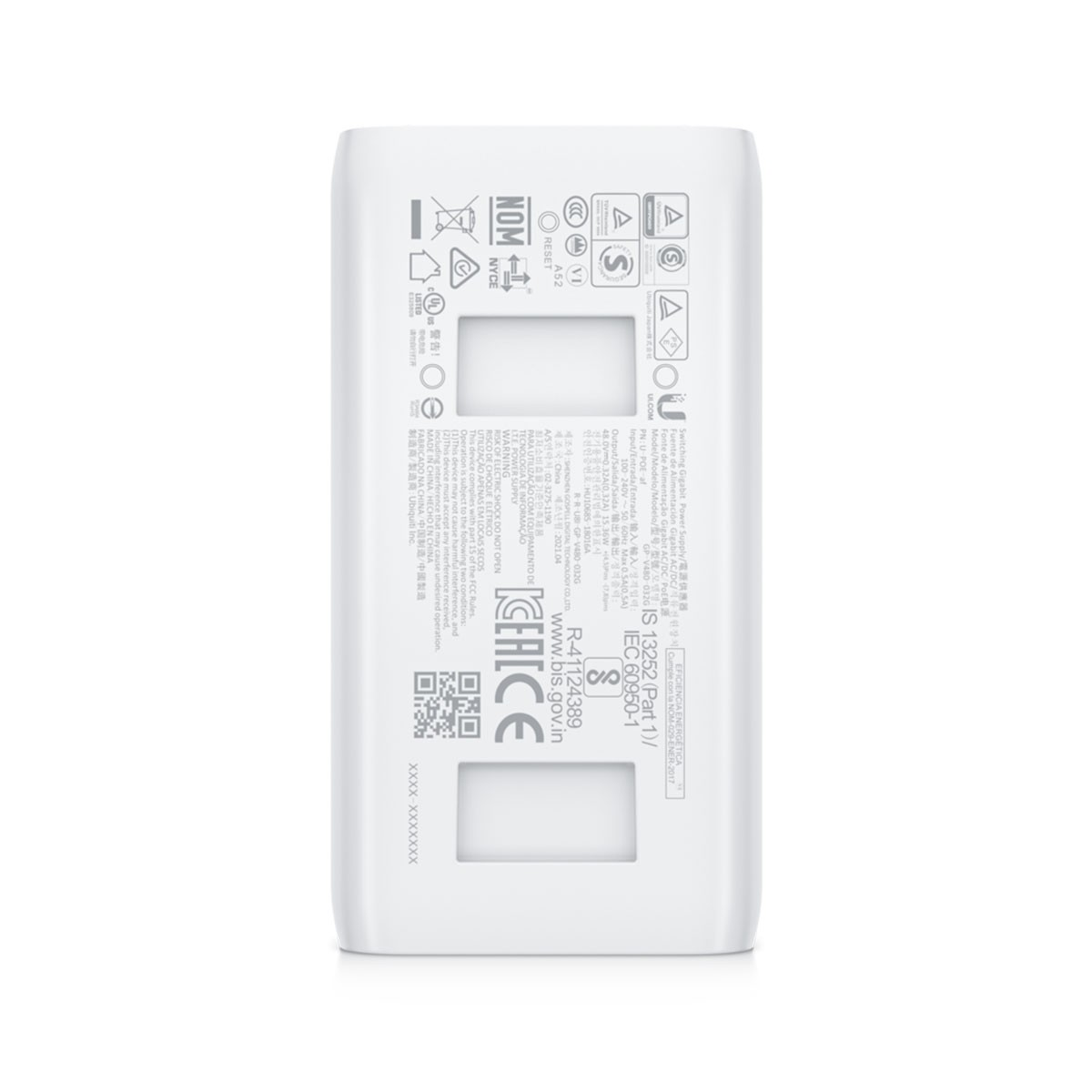 Adattatore bianco con certificazioni e testo. Include codice QR e numero di serie.