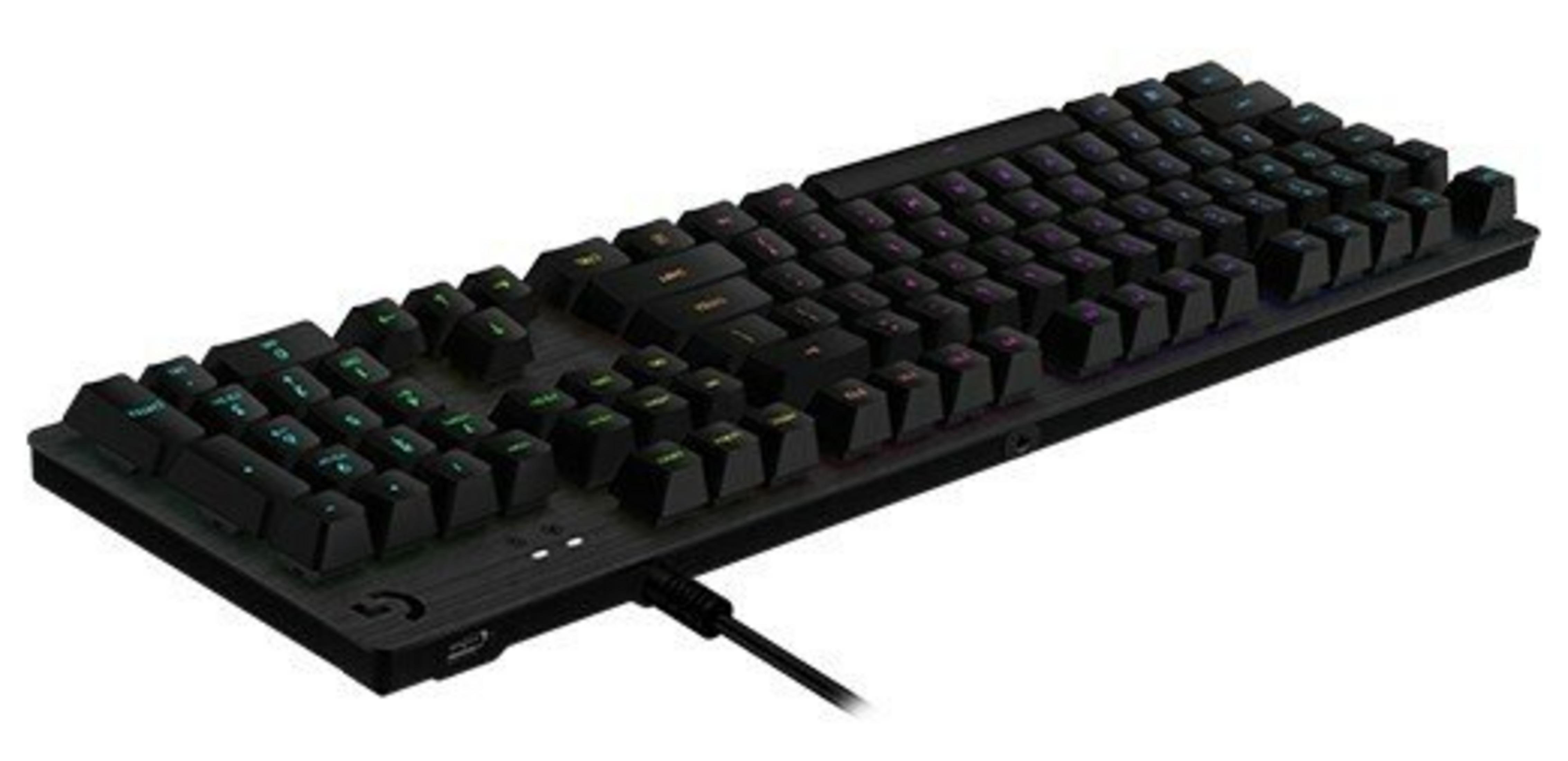 Tastiera meccanica nera con illuminazione RGB. I tasti mostrano colori verdi e viola.