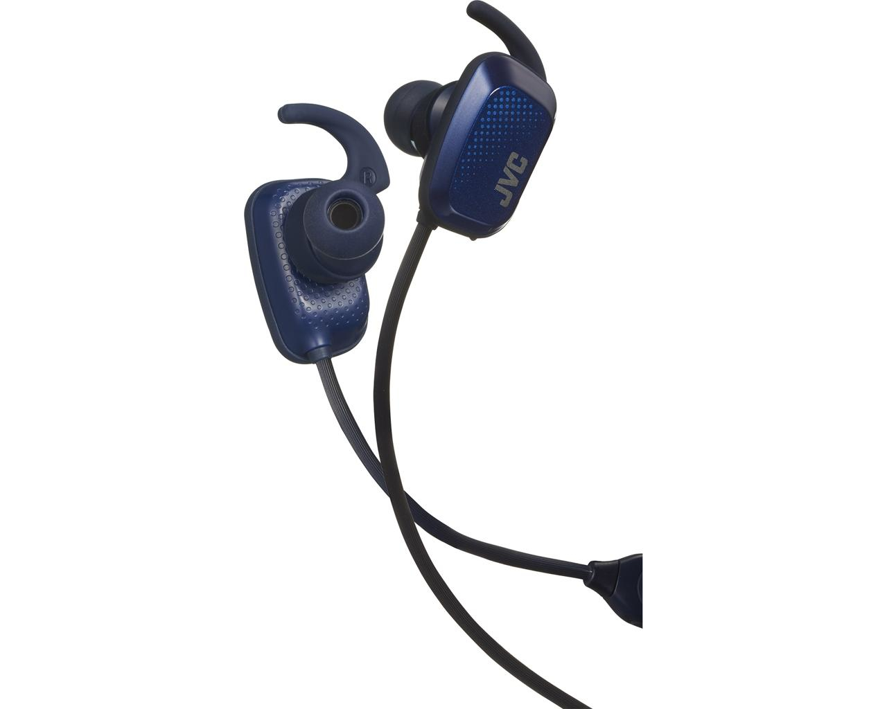 Auricolari JVC blu con ganci per l'orecchio e cavi su sfondo bianco.