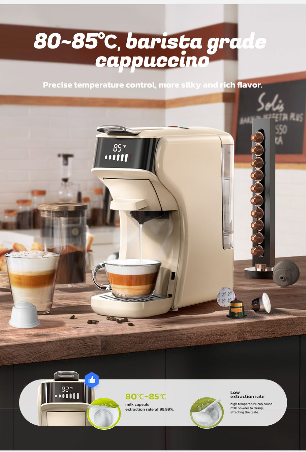 Una cafetera color crema prepara un capuchino. Cápsulas de café y un vaso de latte macchiato están cerca.