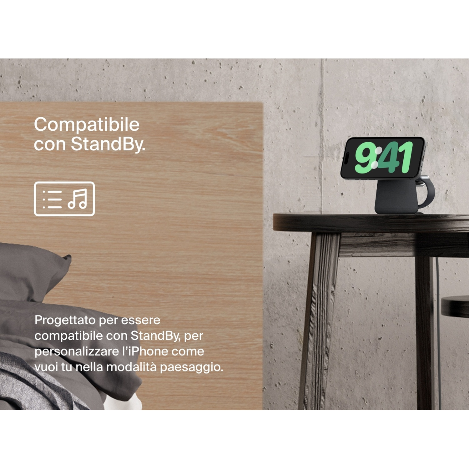 iPhone in carica in modalità StandBy mostra 9:41. Testo menziona compatibilità.