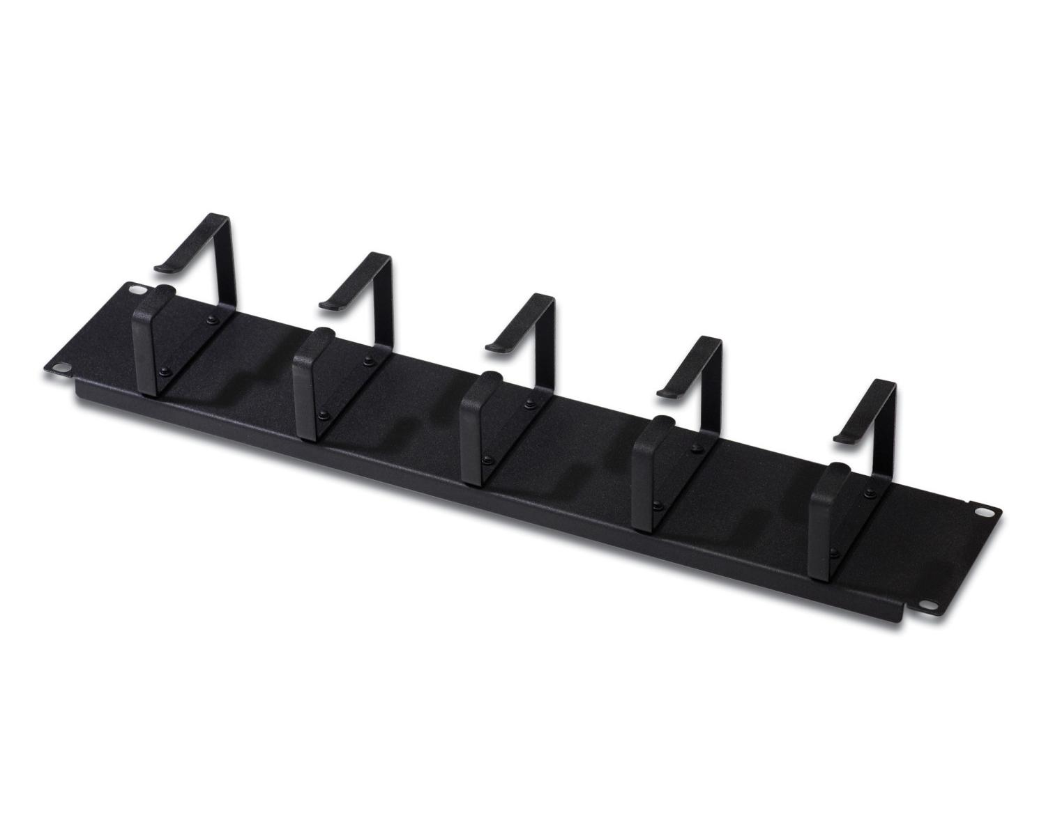 Un organizer per cavi nero da montaggio su rack con sette ganci su sfondo bianco.