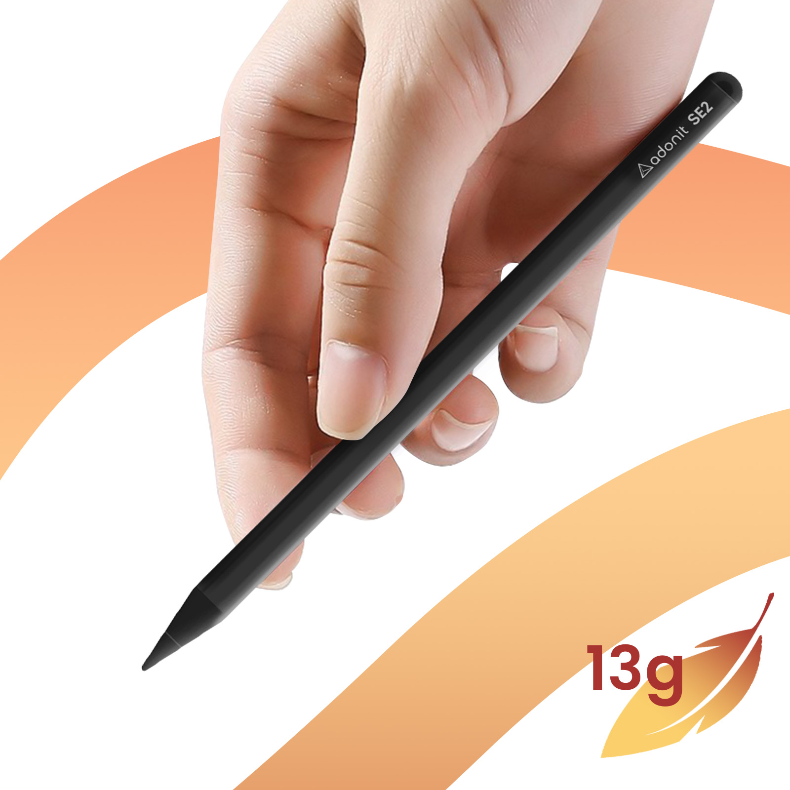 Una mano tiene uno stilo Adonit SE2 nero. Testo "13g" con icona foglia.