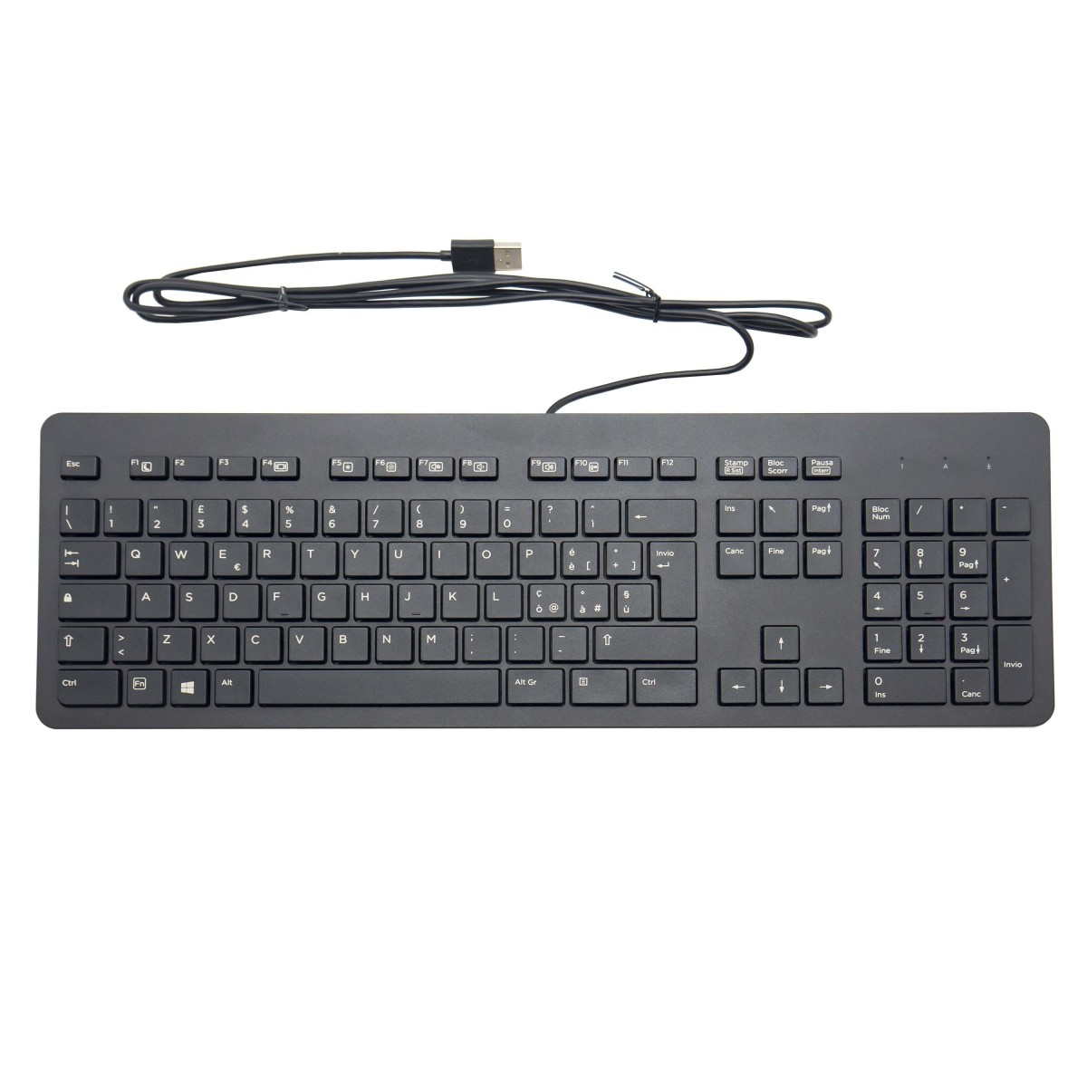 Una tastiera USB nera con layout QWERTZ, cavo e spina visibili.
