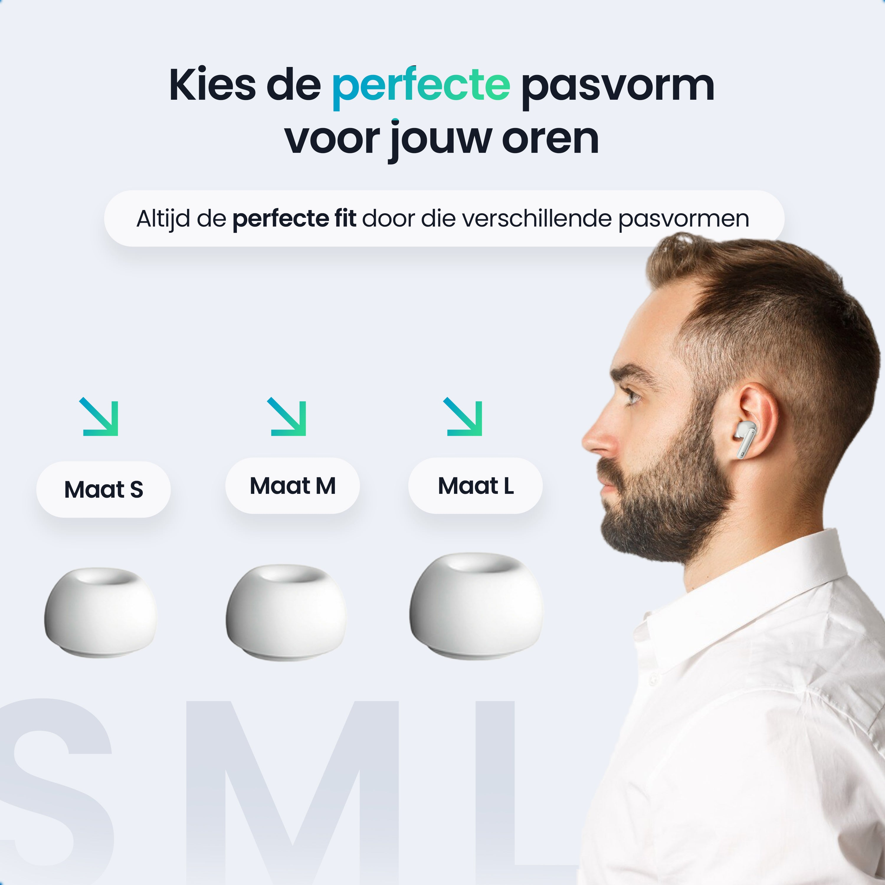 Een man draagt een oordopje. Naast hem staan drie maten oordopjes: S, M, L.