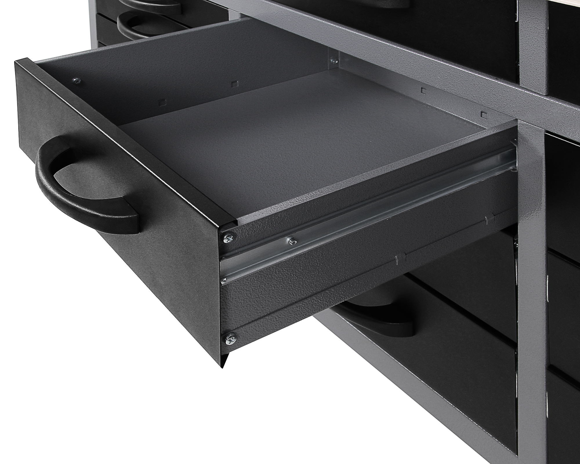 Ein grauer Metallschrank mit einer offenen Schublade, die ihr Inneres und Gleiter zeigt.