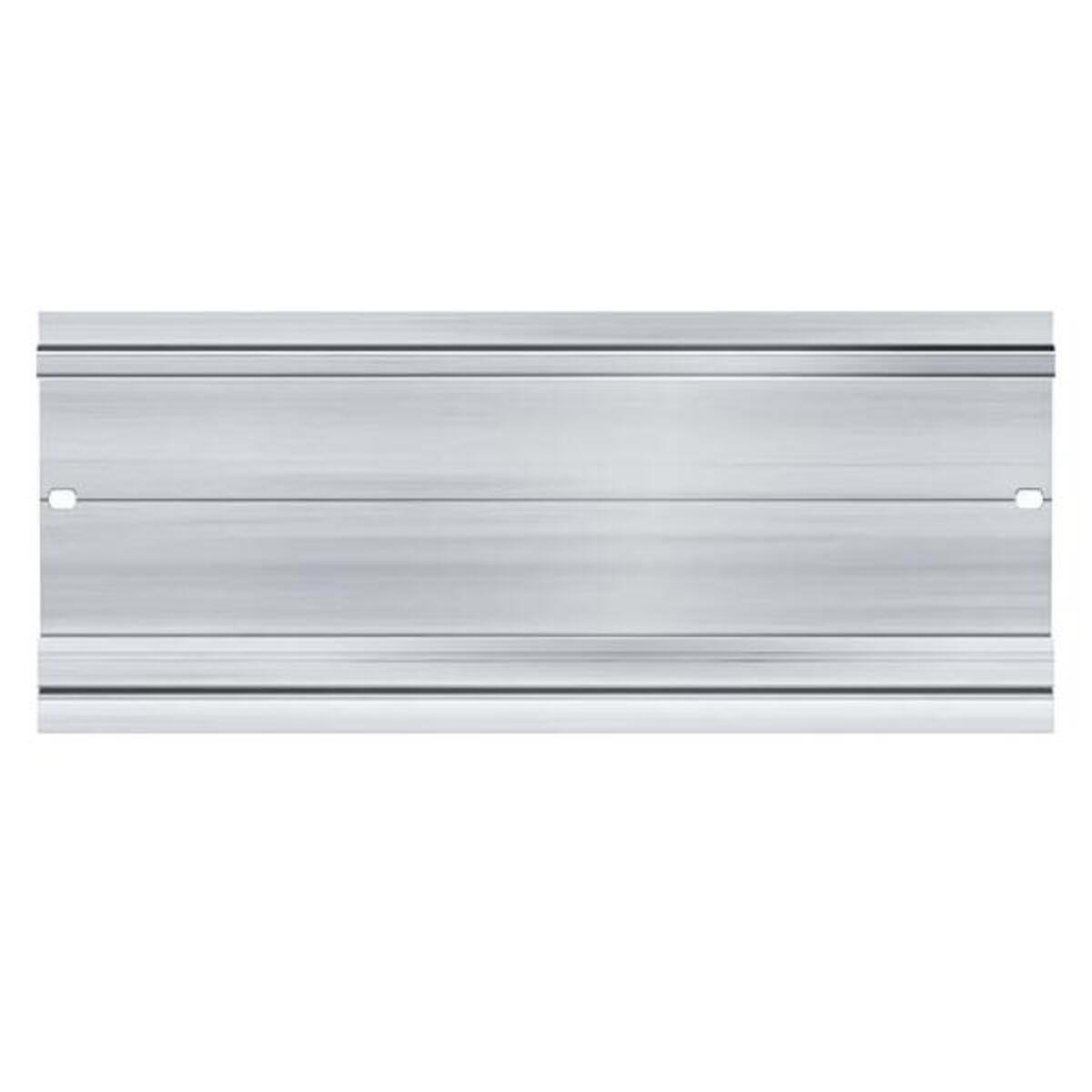 Un profilo metallico argentato con linee orizzontali e due piccoli fori.