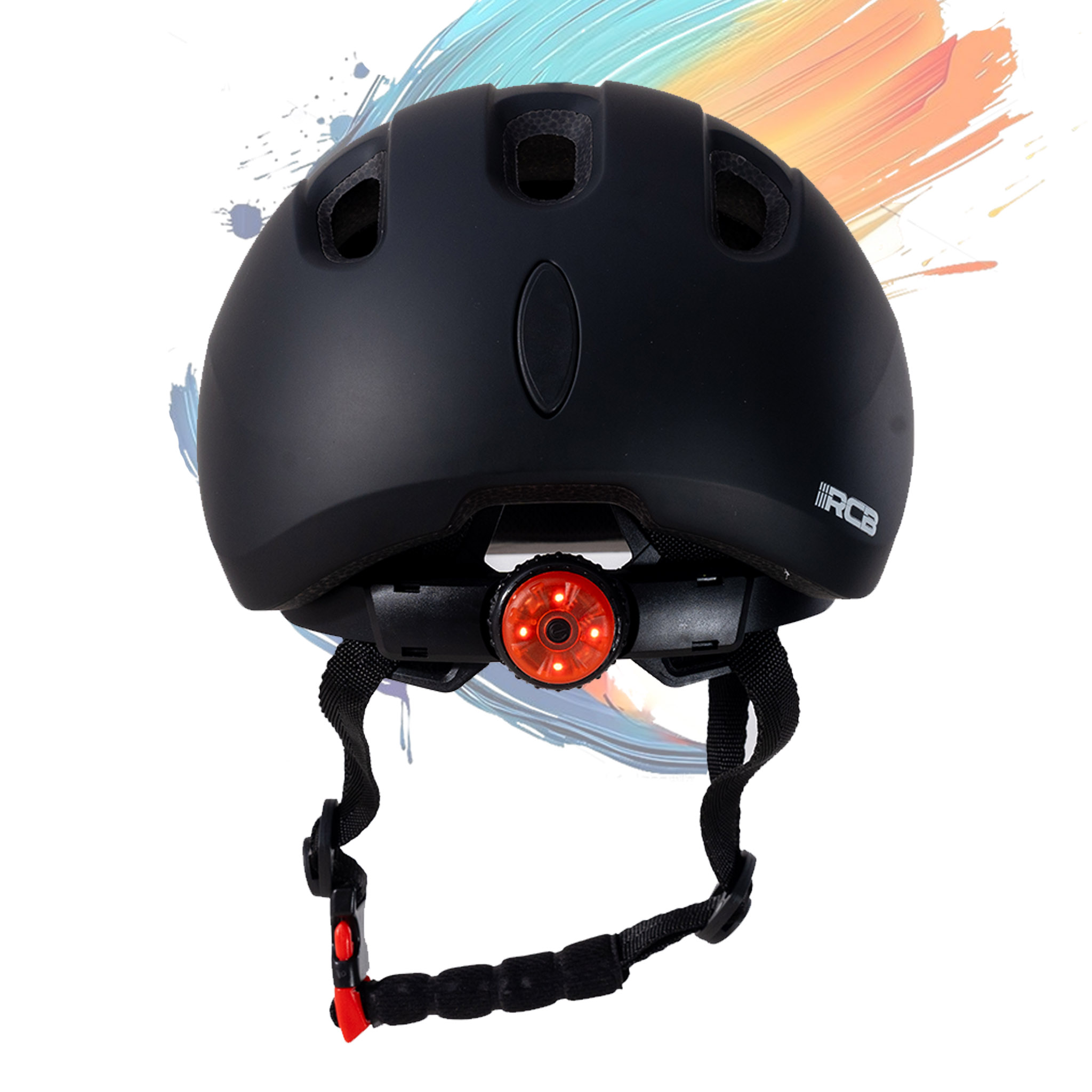 Schwarzer Helm mit rotem Rücklicht und verstellbaren Riemen.