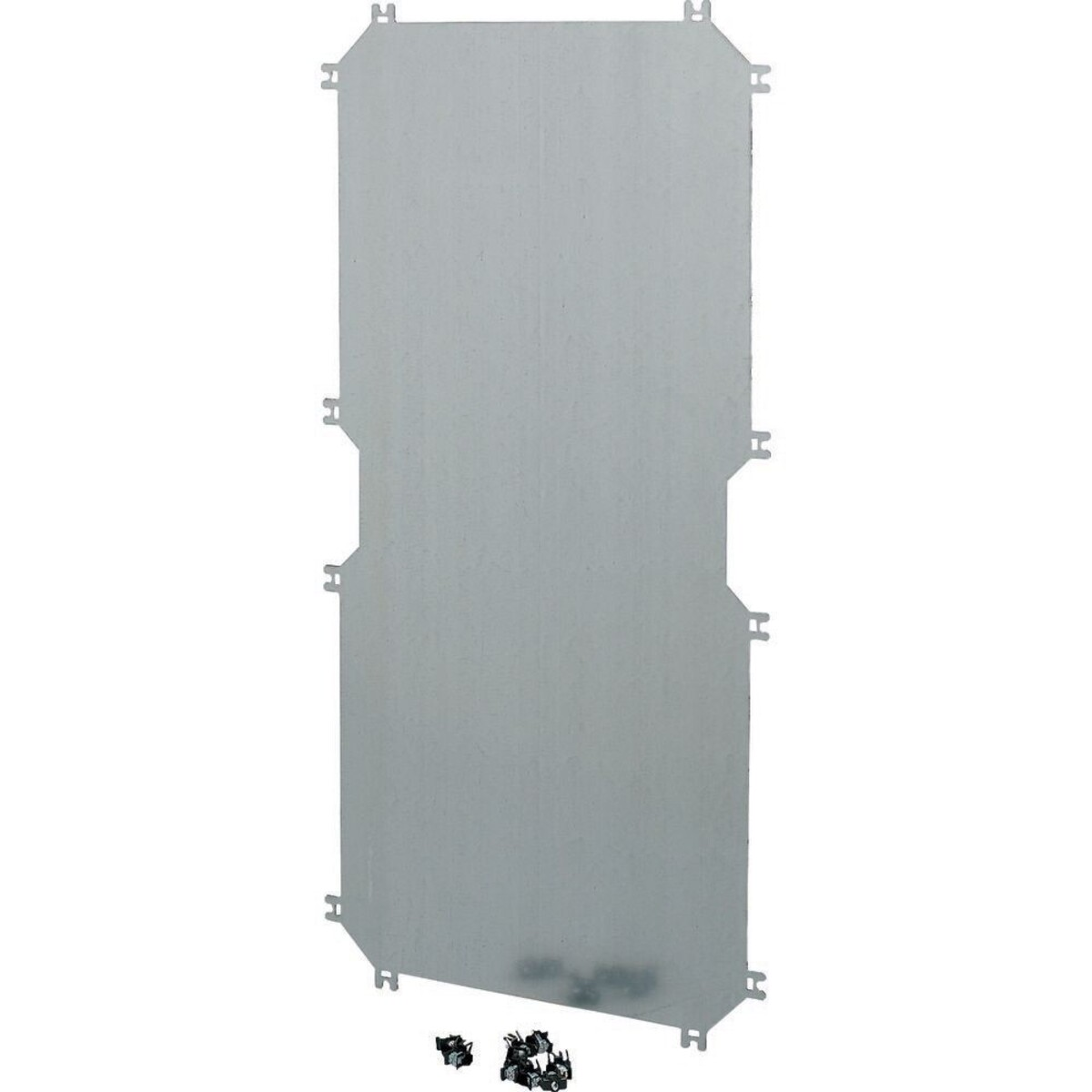 Pannello metallico grigio con ritagli a forma di gancio e alcuni piccoli fissaggi neri in basso.
