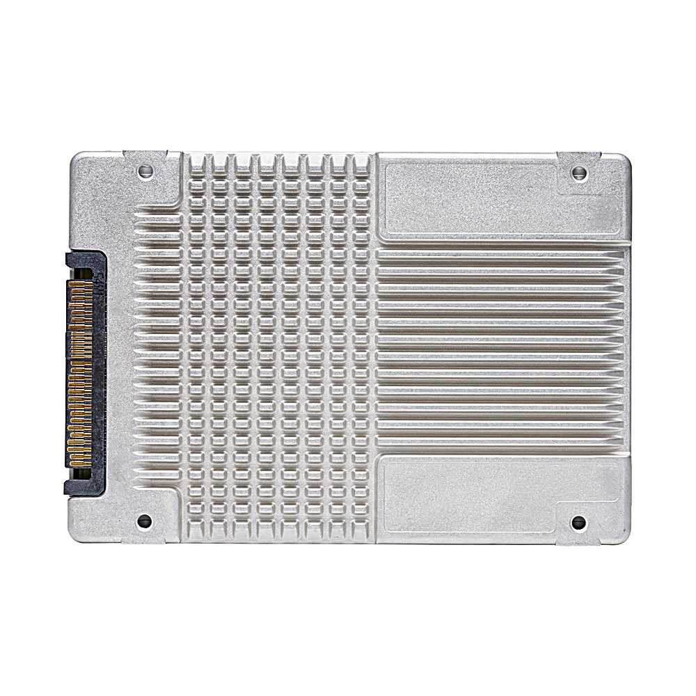Un SSD argentato con dissipatore e connettori, isolato su sfondo bianco.