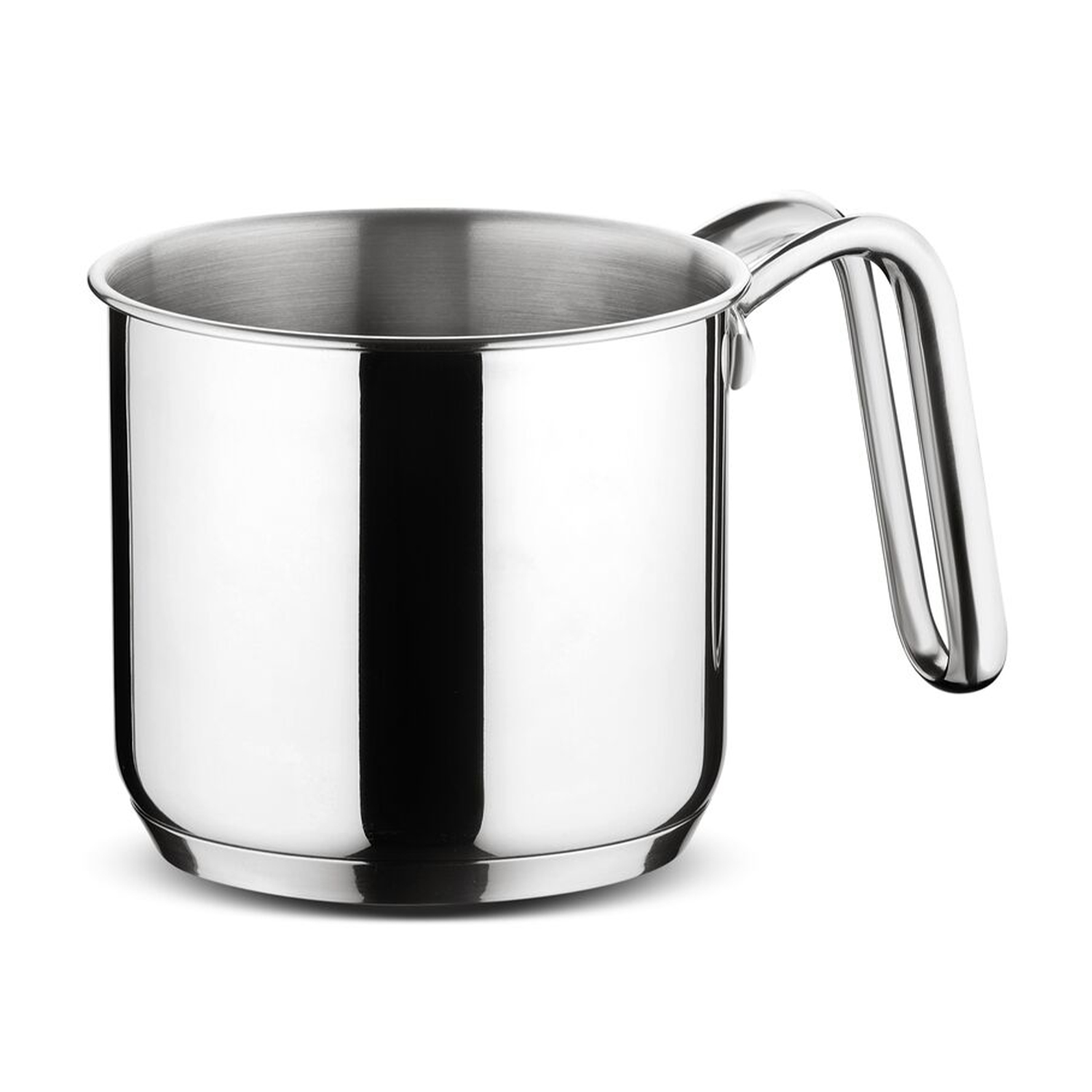 Una olla brillante de acero inoxidable con un solo asa curva se muestra sobre fondo blanco.