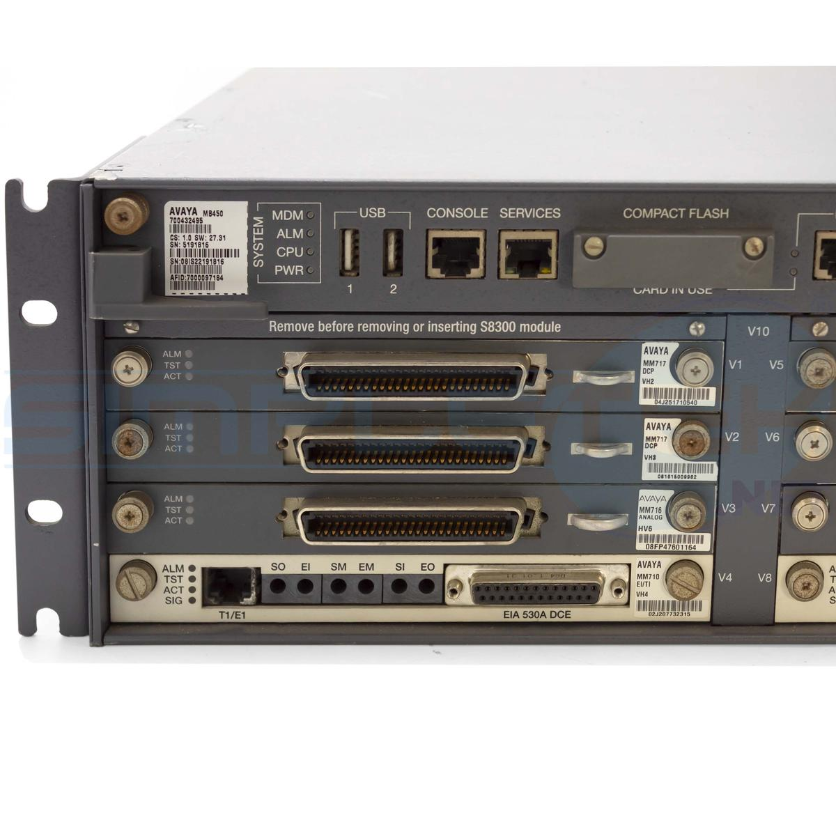 Pannello frontale server Avaya M8450 con porte: USB, Console, Compact Flash, T1/E1, EIA 530A DCE.