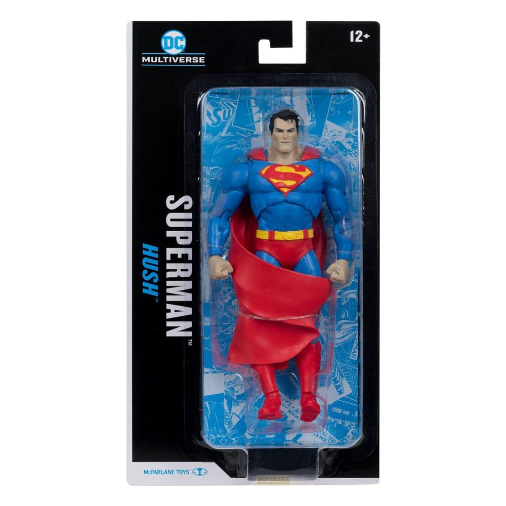 Action figure DC Multiverse Superman Hush in confezione. Abito blu, mantello rosso, scudo S giallo.