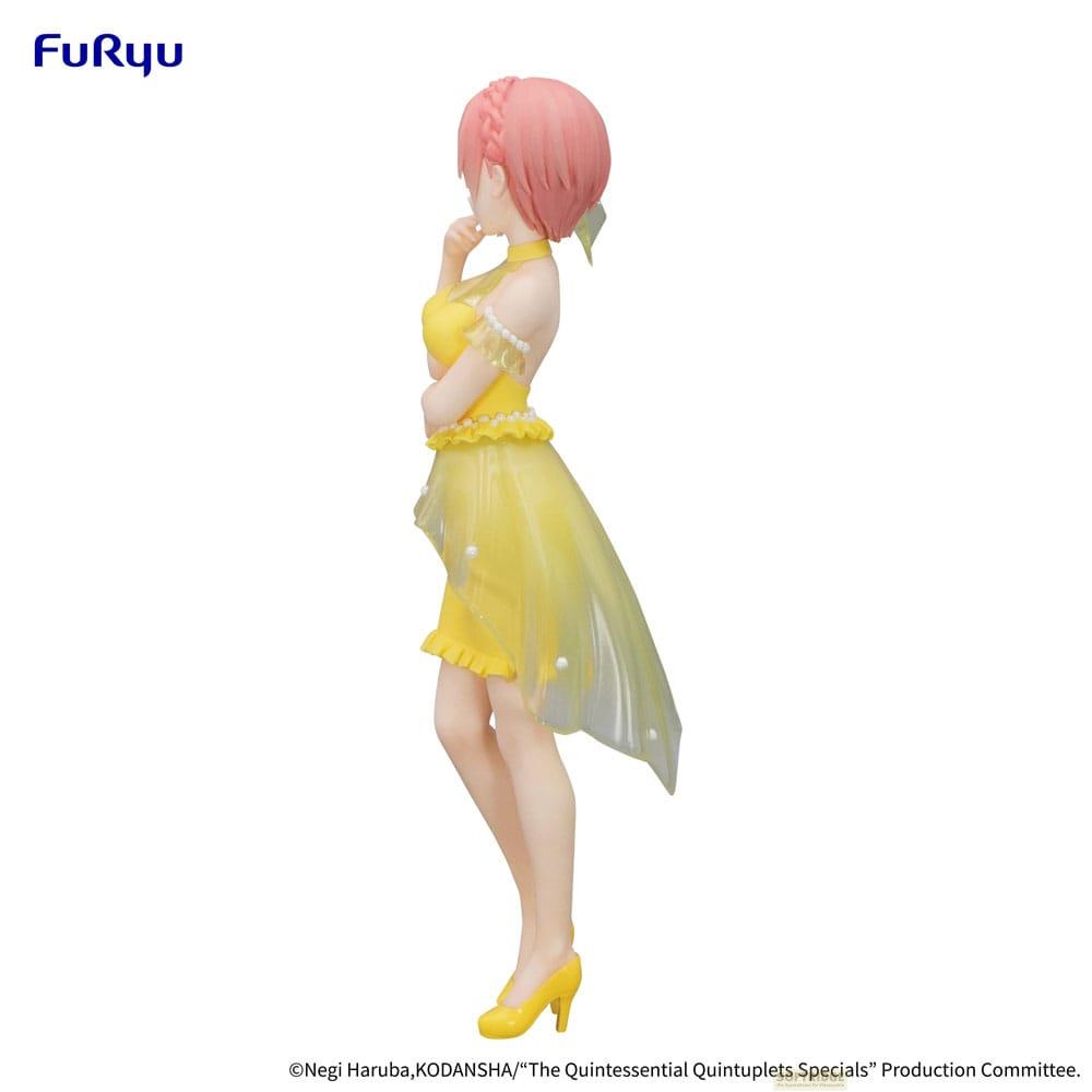 FuRyu-Figur von Anime-Mädchen mit pinken Haaren im gelben Kleid, posierend.