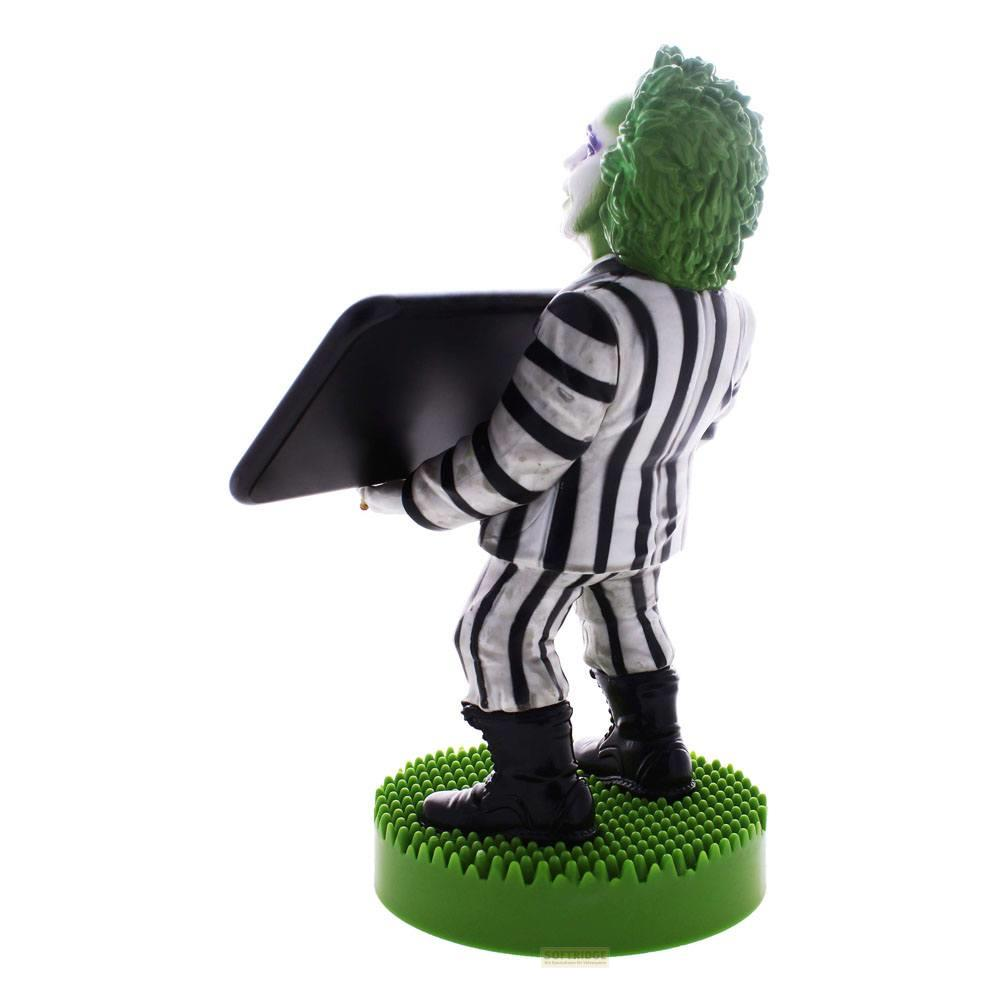 Eine Figur in einem schwarz-weißen gestreiften Anzug hält ein schwarzes Tablett.