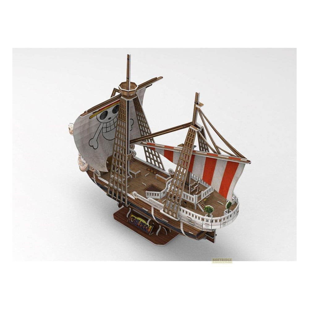 Modelo de barco pirata con bandera de calavera, velas a rayas rojas y blancas, y detalles de madera.
