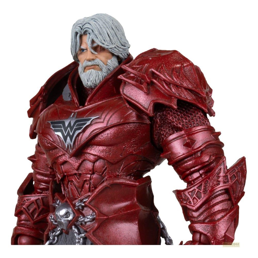 Un action figure dettagliato di un uomo con capelli grigi e barba, indossa un'armatura rossa ornata con emblema 'W'.