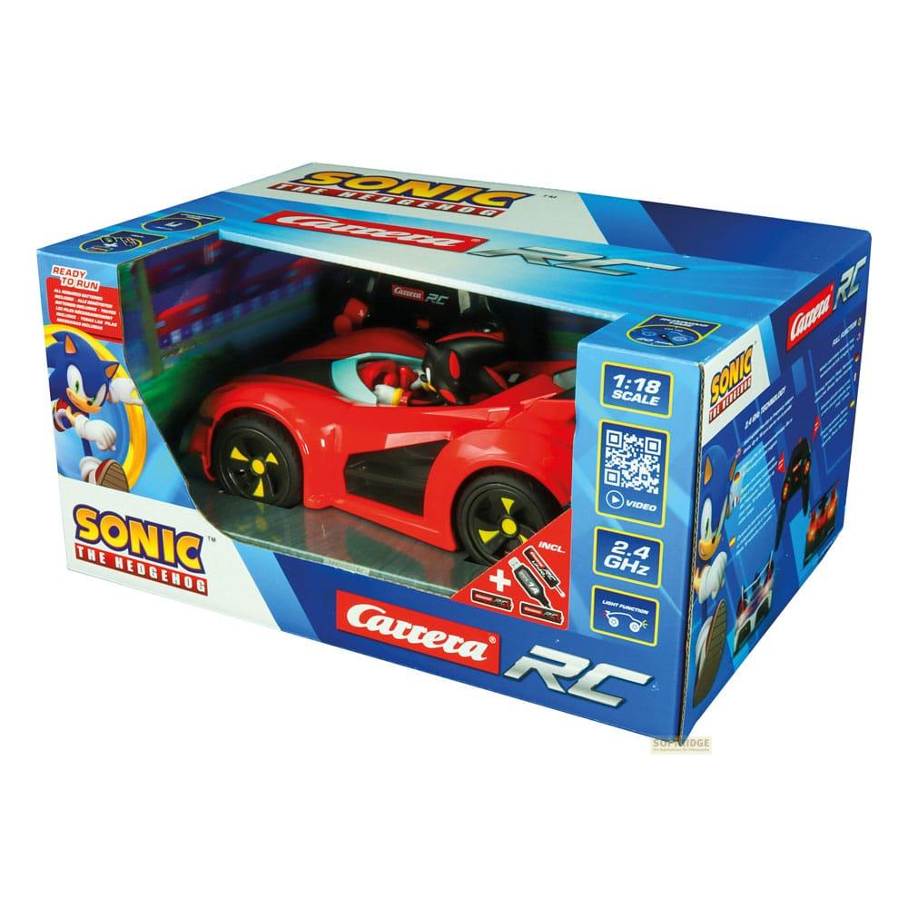 Un coche RC rojo de Sonic the Hedgehog Carrera en su caja. Gráfico de Sonic en el lado izquierdo.