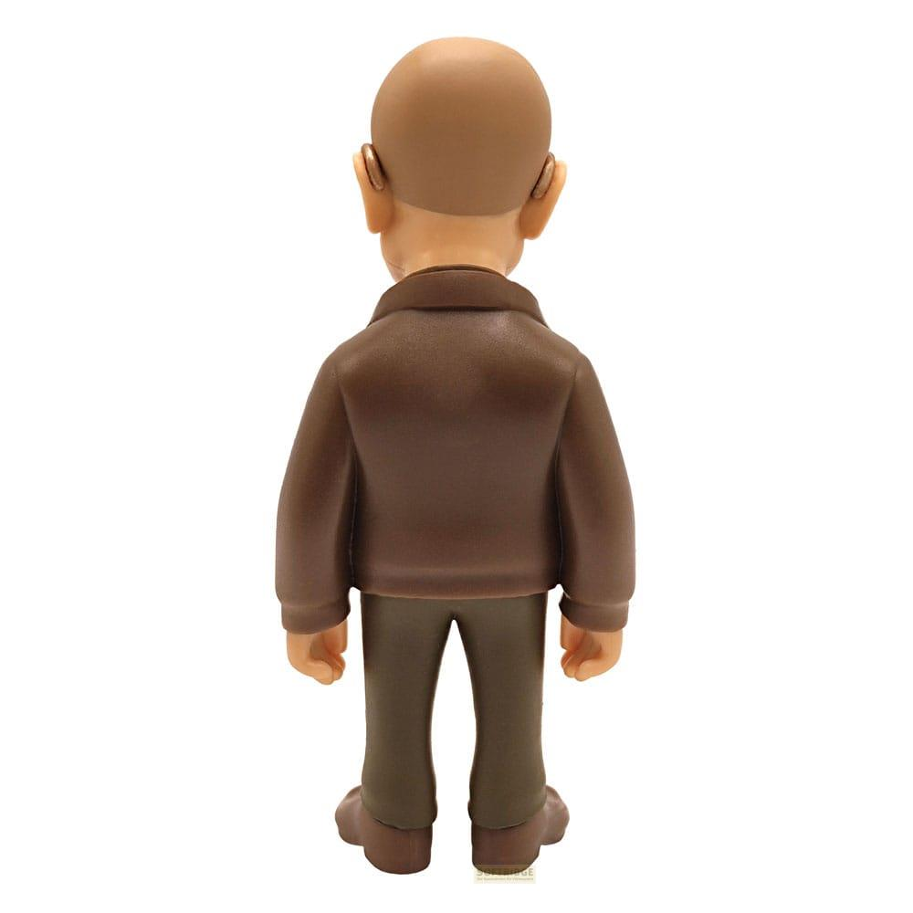 Vista trasera de una figura masculina calva con chaqueta y pantalones marrones, con zapatos marrones.