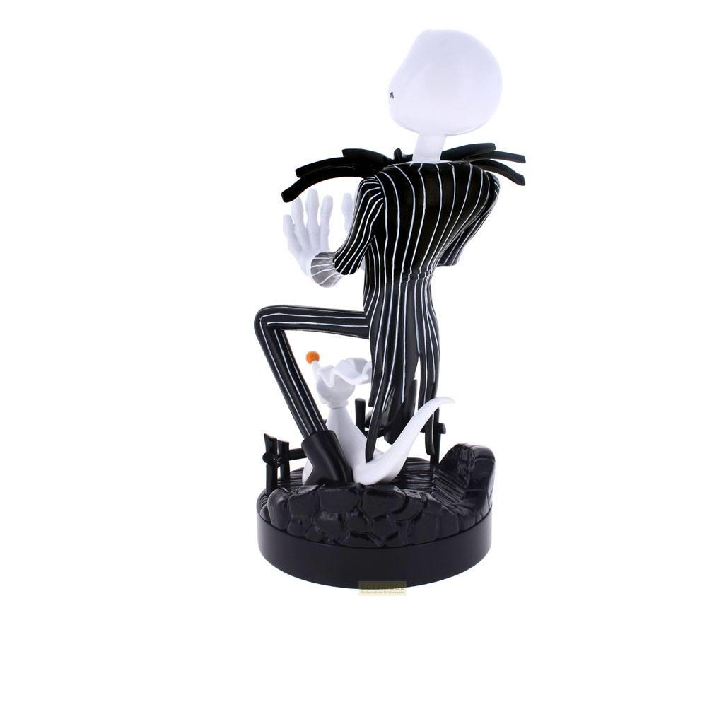 Statua di Jack Skellington con Zero su base nera con recinzione.