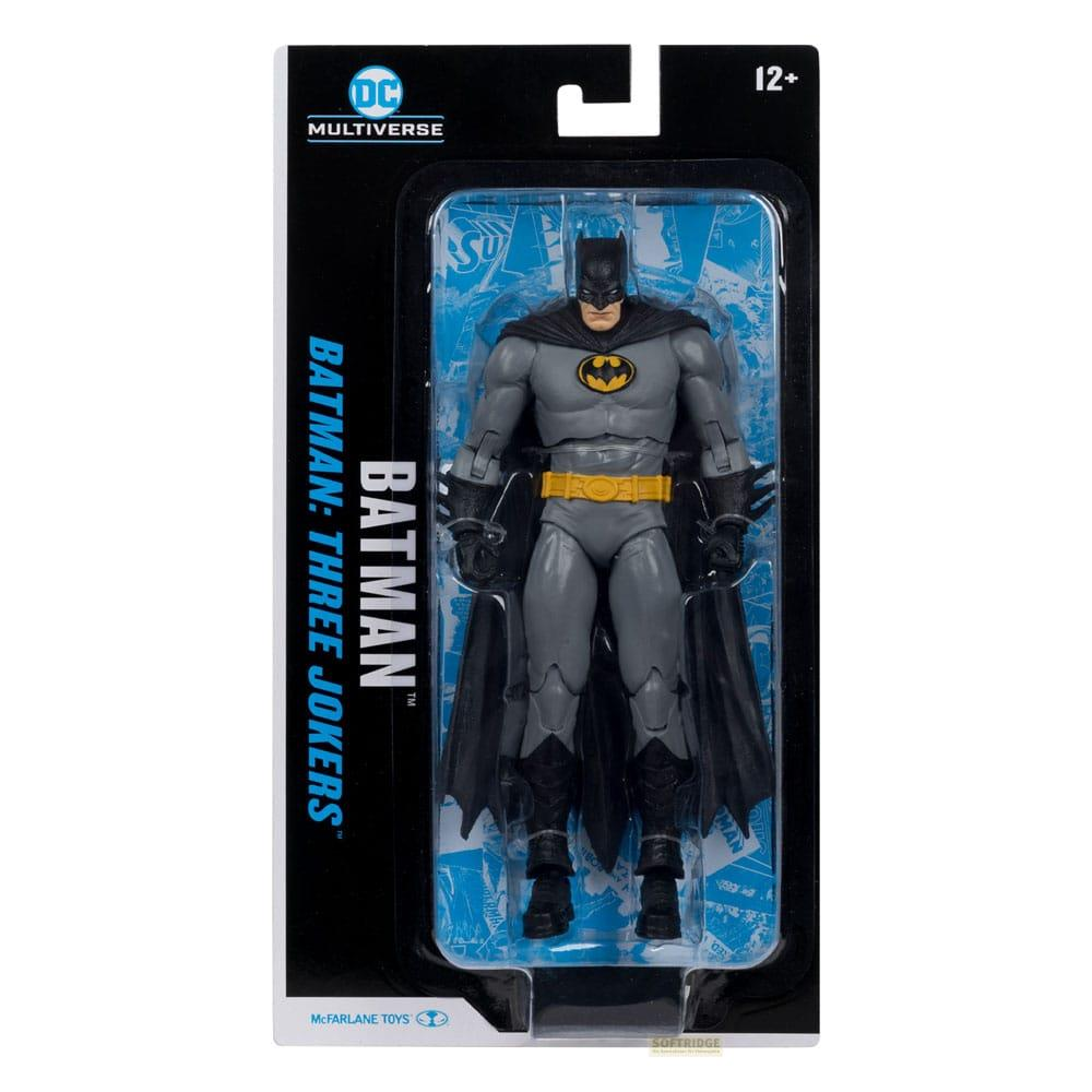 Action figure di Batman in confezione. Grigio, mantello nero, cintura gialla. Logo DC Multiverse.