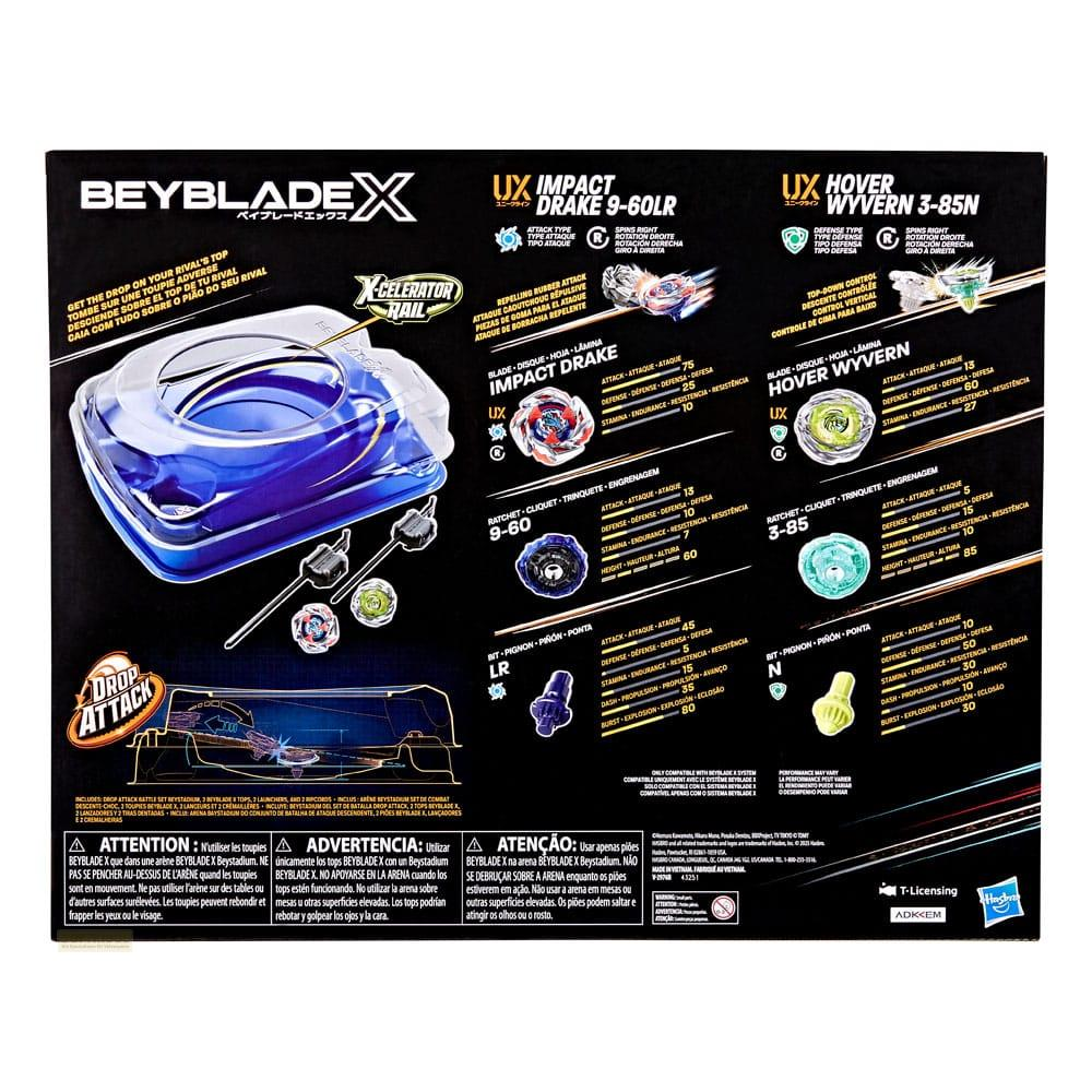 Empaque de juguete Beyblade X mostrando arena, trompos y accesorios. Detalles de dos modelos de trompos.
