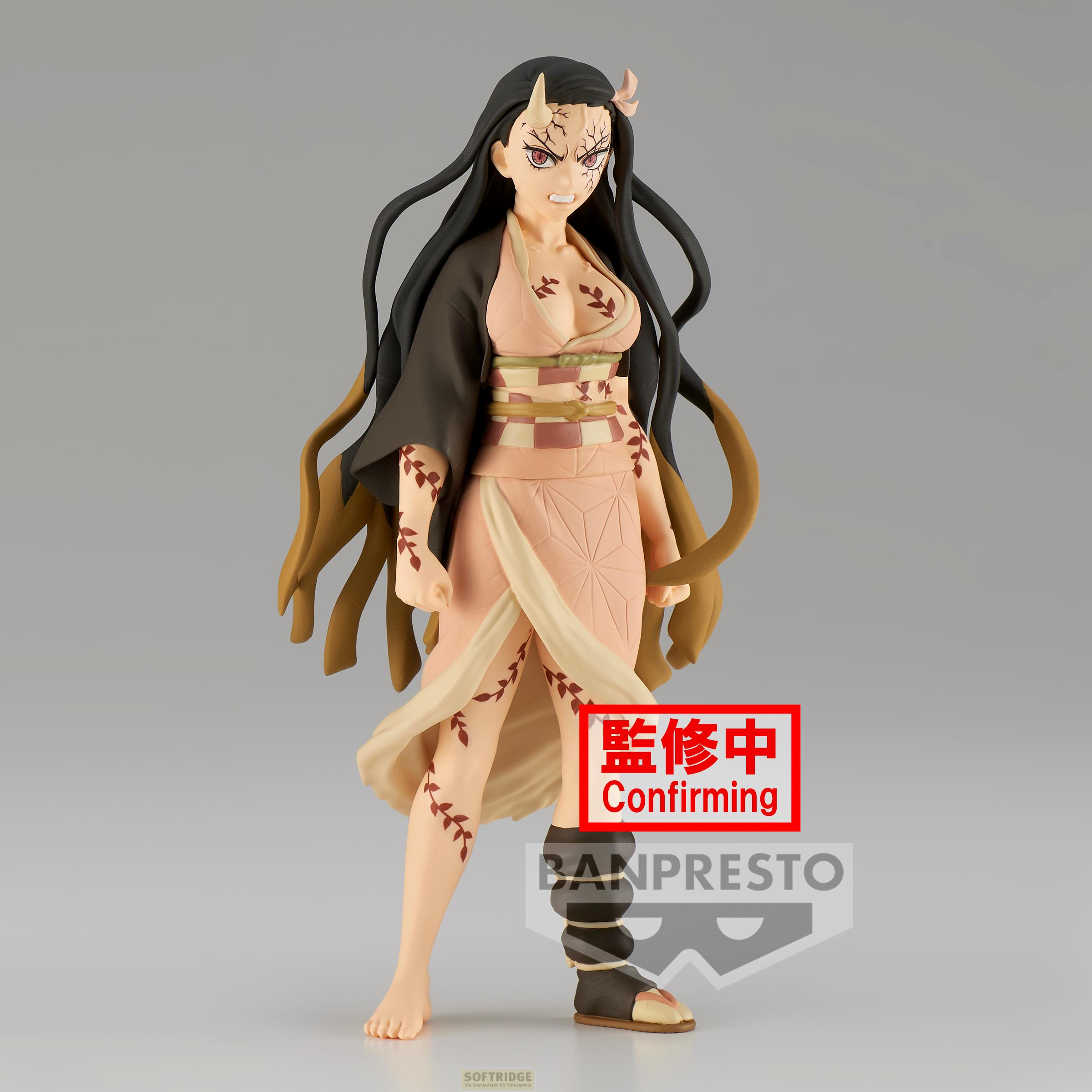 Figur von Nezuko Kamado mit Hörnern, pinkem Outfit und dunklen Haaren. Sie hat Weinranken-Tattoos.