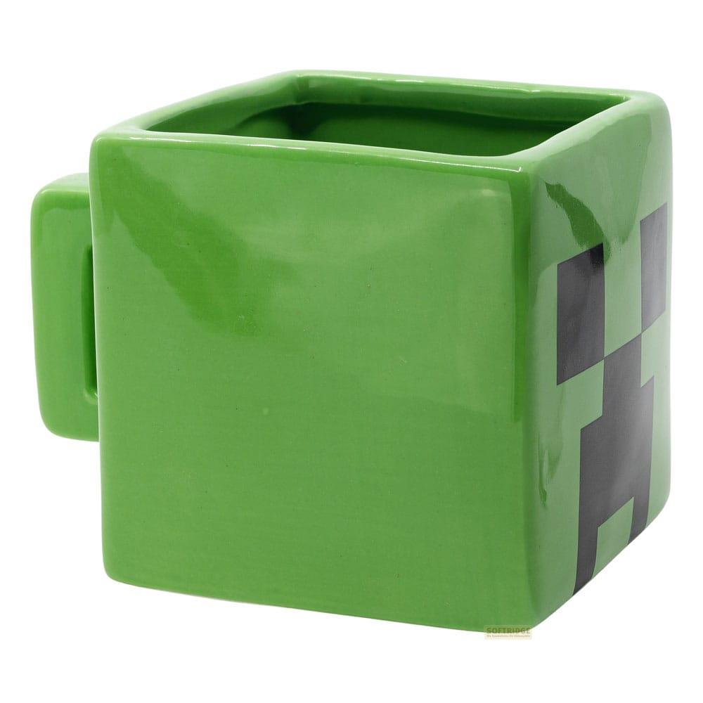 Una taza verde de Minecraft Creeper con detalles de cara negra pixelada y un asa.
